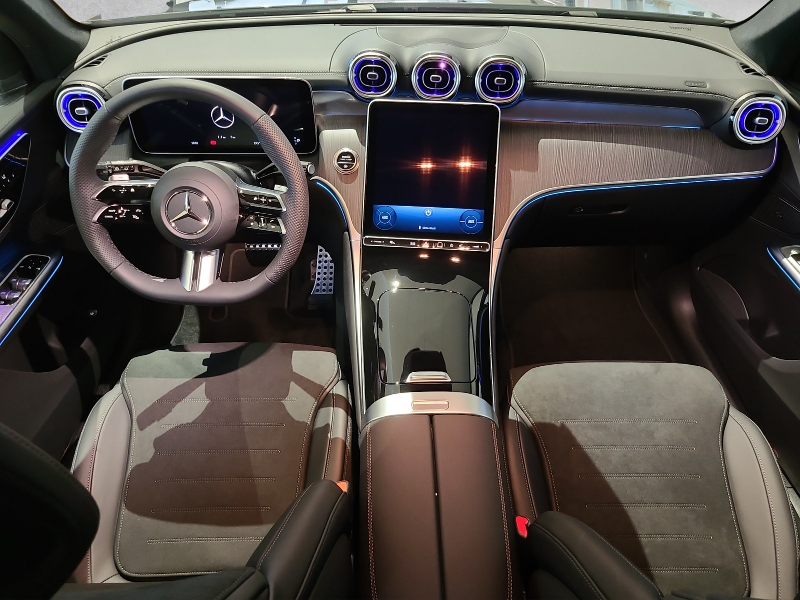 MERCEDES-BENZ GLC 200 AMG Line 4M X254-image-3