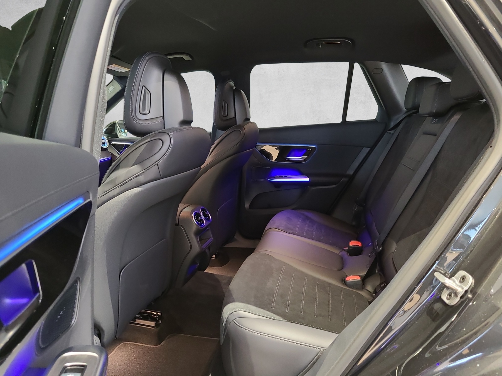 MERCEDES-BENZ GLC 200 AMG Line 4M X254-image-2