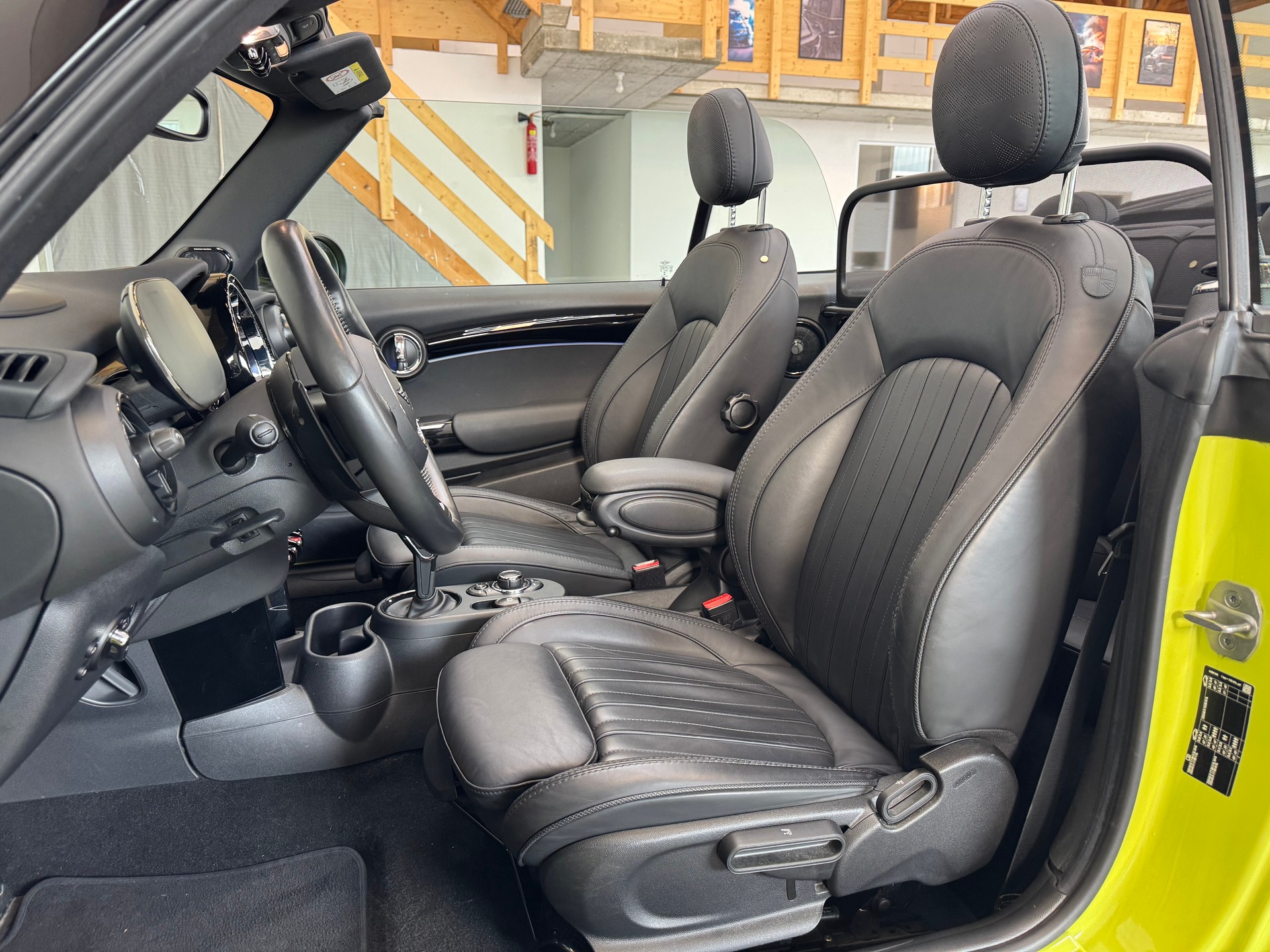 MINI Cooper John Cooper Works Cabriolet Steptronic-image-14