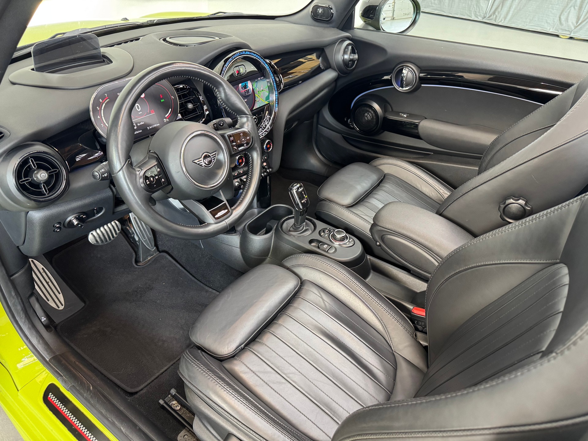 MINI Cooper John Cooper Works Cabriolet Steptronic-image-15