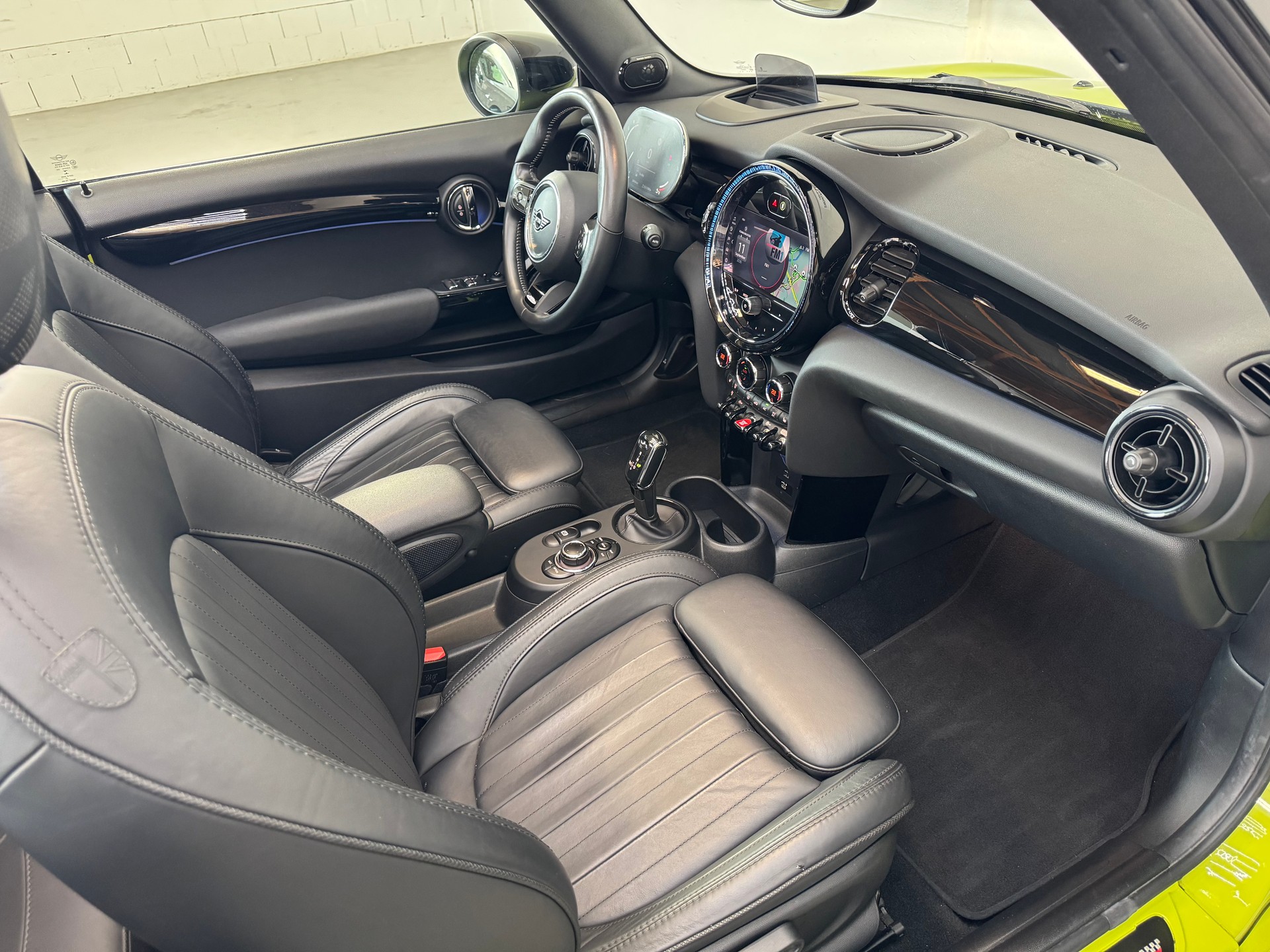MINI Cooper John Cooper Works Cabriolet Steptronic-image-16