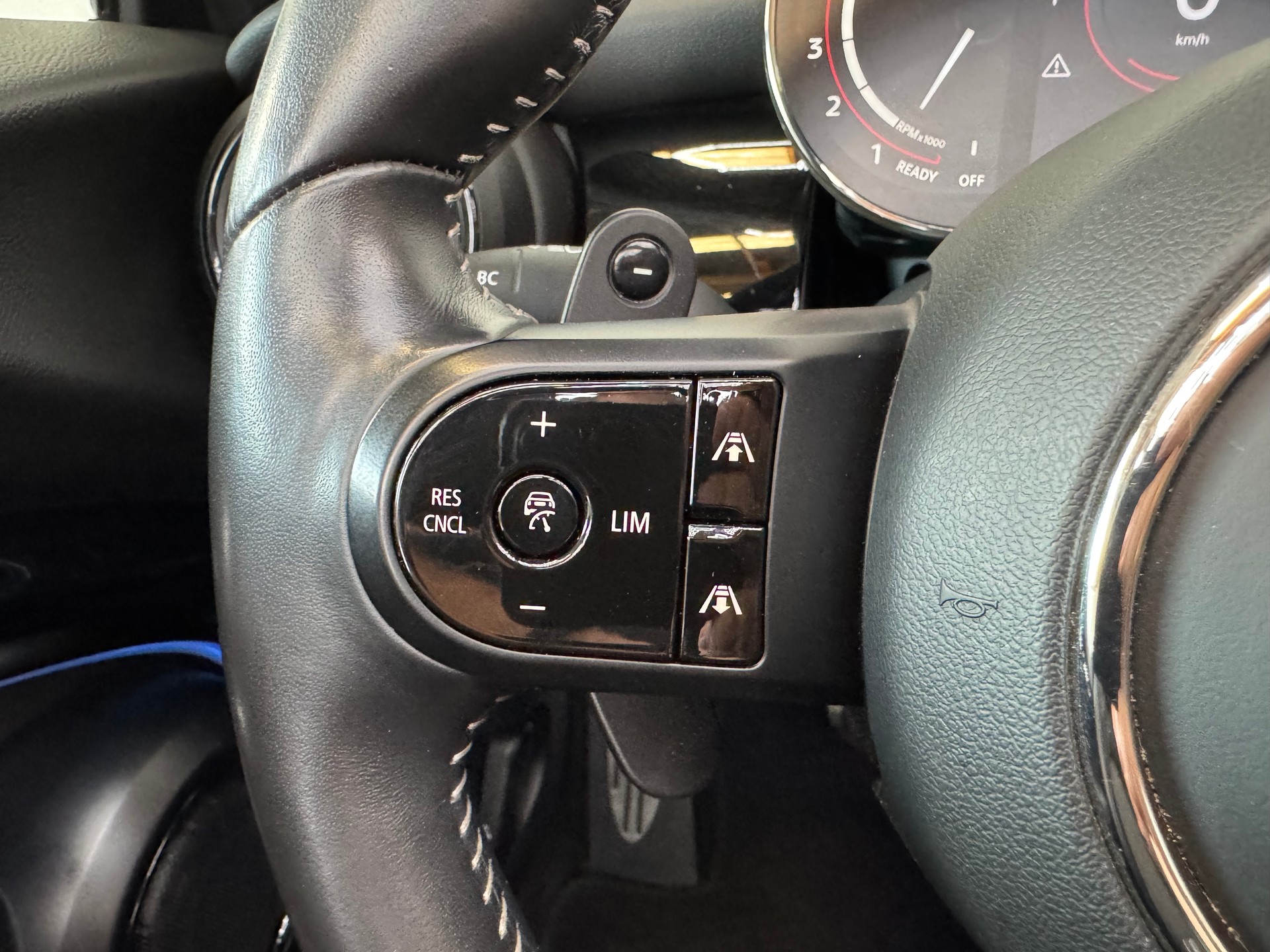 MINI Cooper John Cooper Works Cabriolet Steptronic-image-20