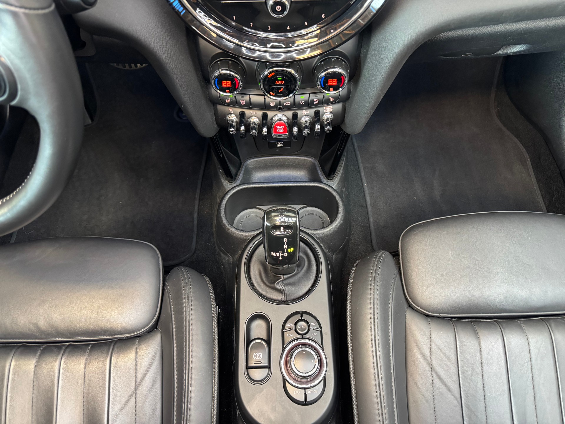 MINI Cooper John Cooper Works Cabriolet Steptronic-image-27
