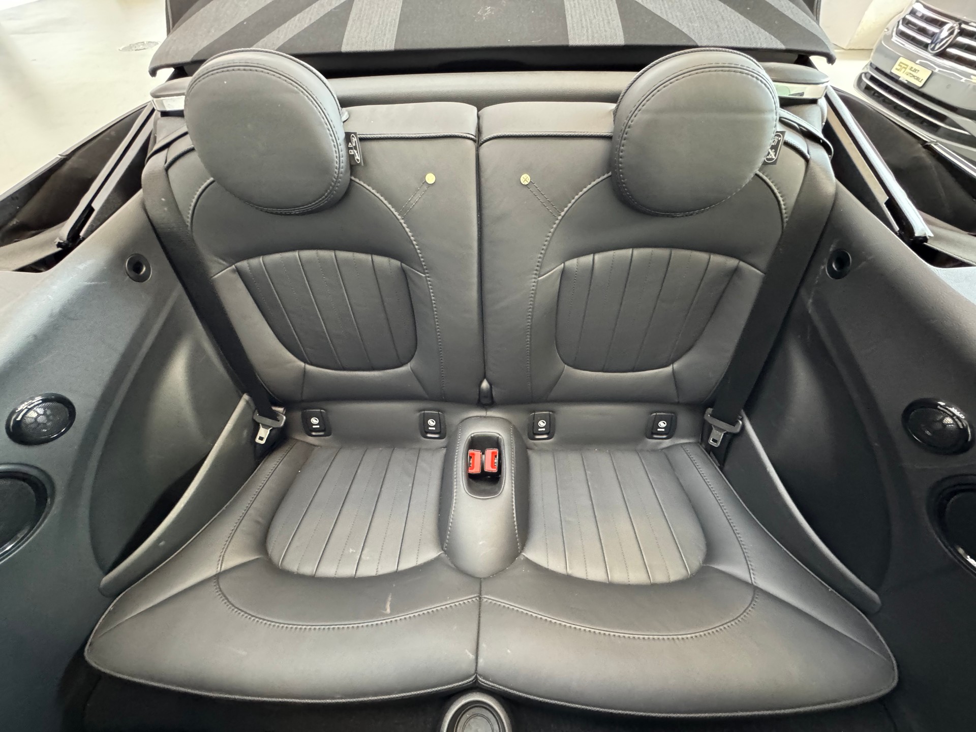 MINI Cooper John Cooper Works Cabriolet Steptronic-image-29
