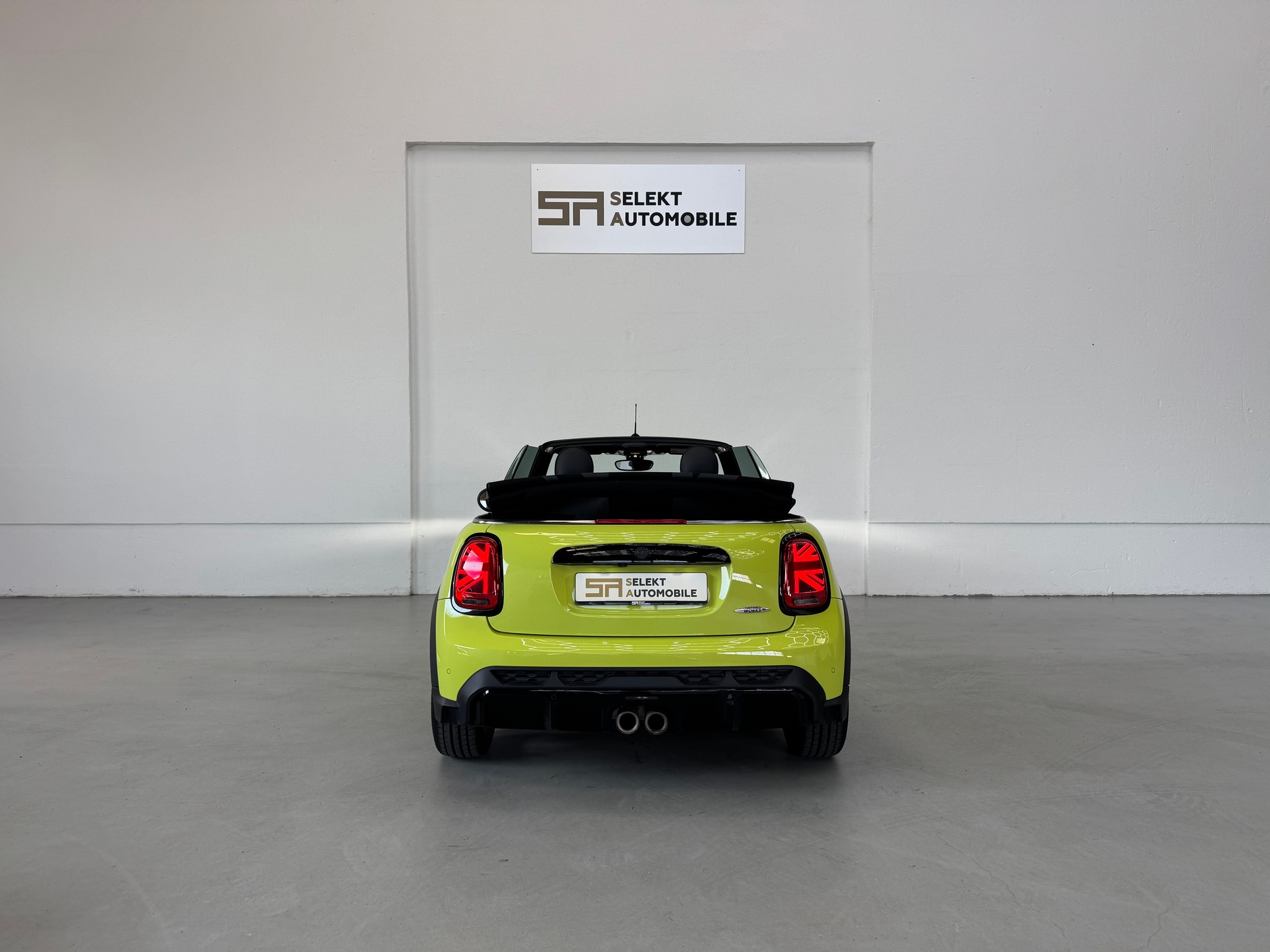 MINI Cooper John Cooper Works Cabriolet Steptronic-image-9