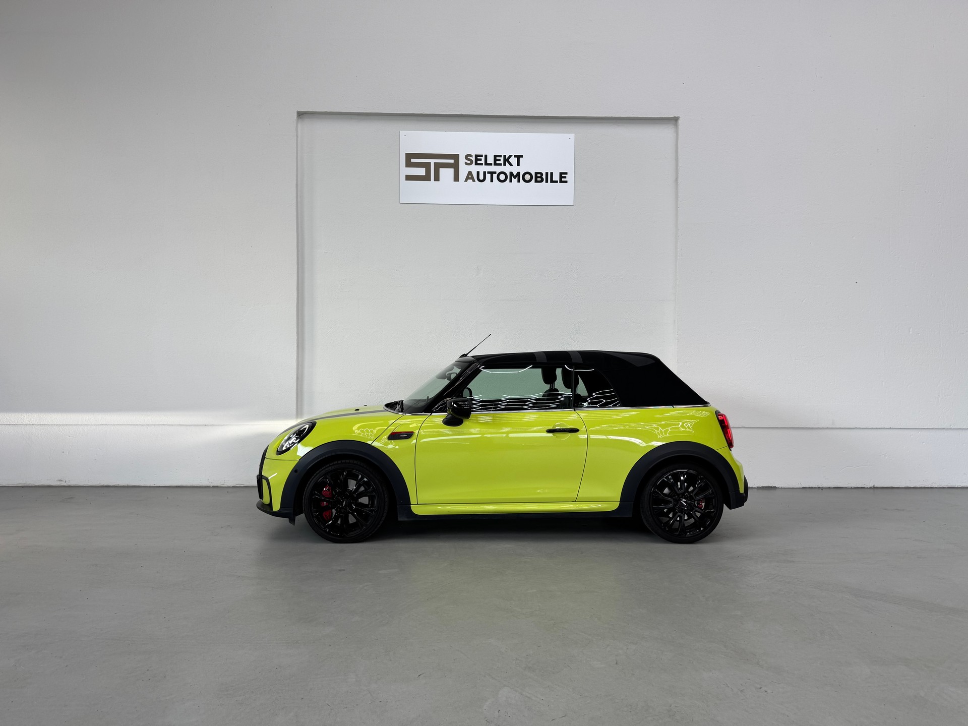 MINI Cooper John Cooper Works Cabriolet Steptronic-image-3