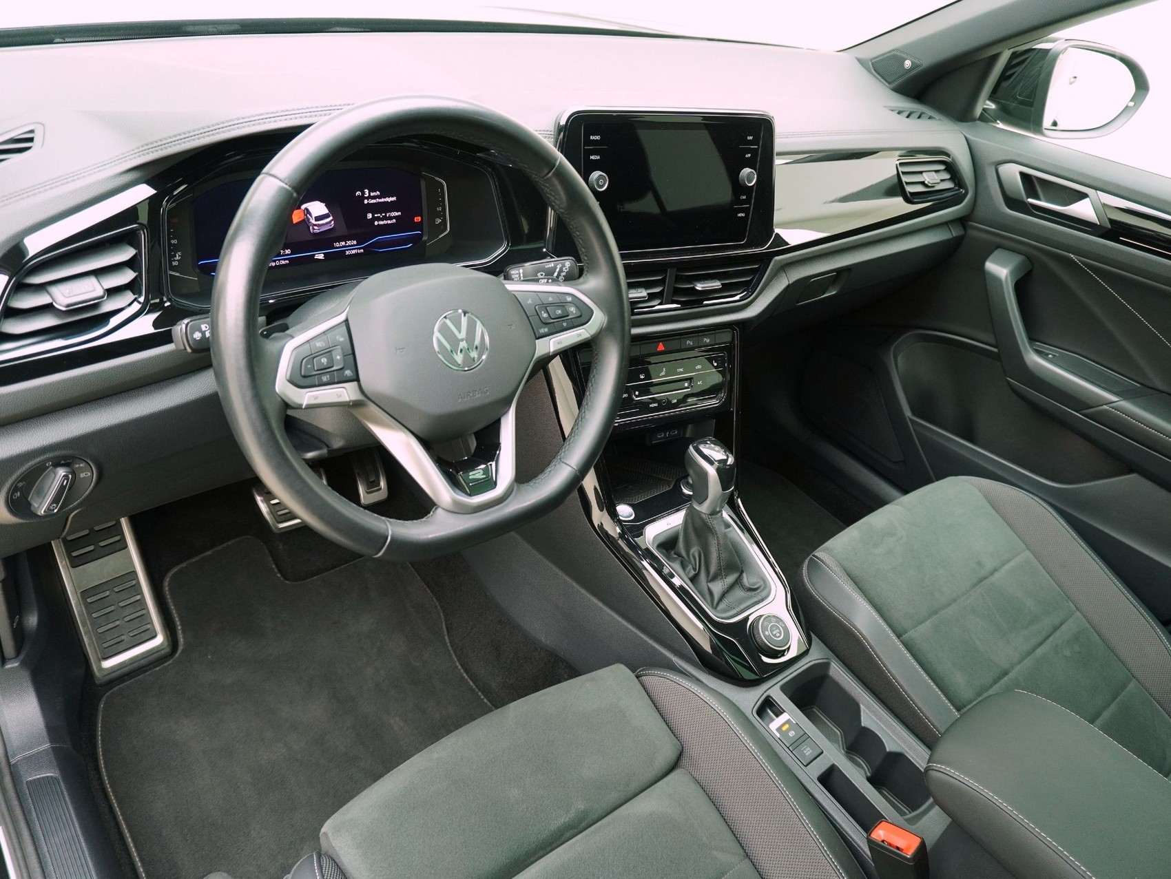 VW T-Roc 2.0 TSI DSG R-Line Black Style 4Motion-image-10