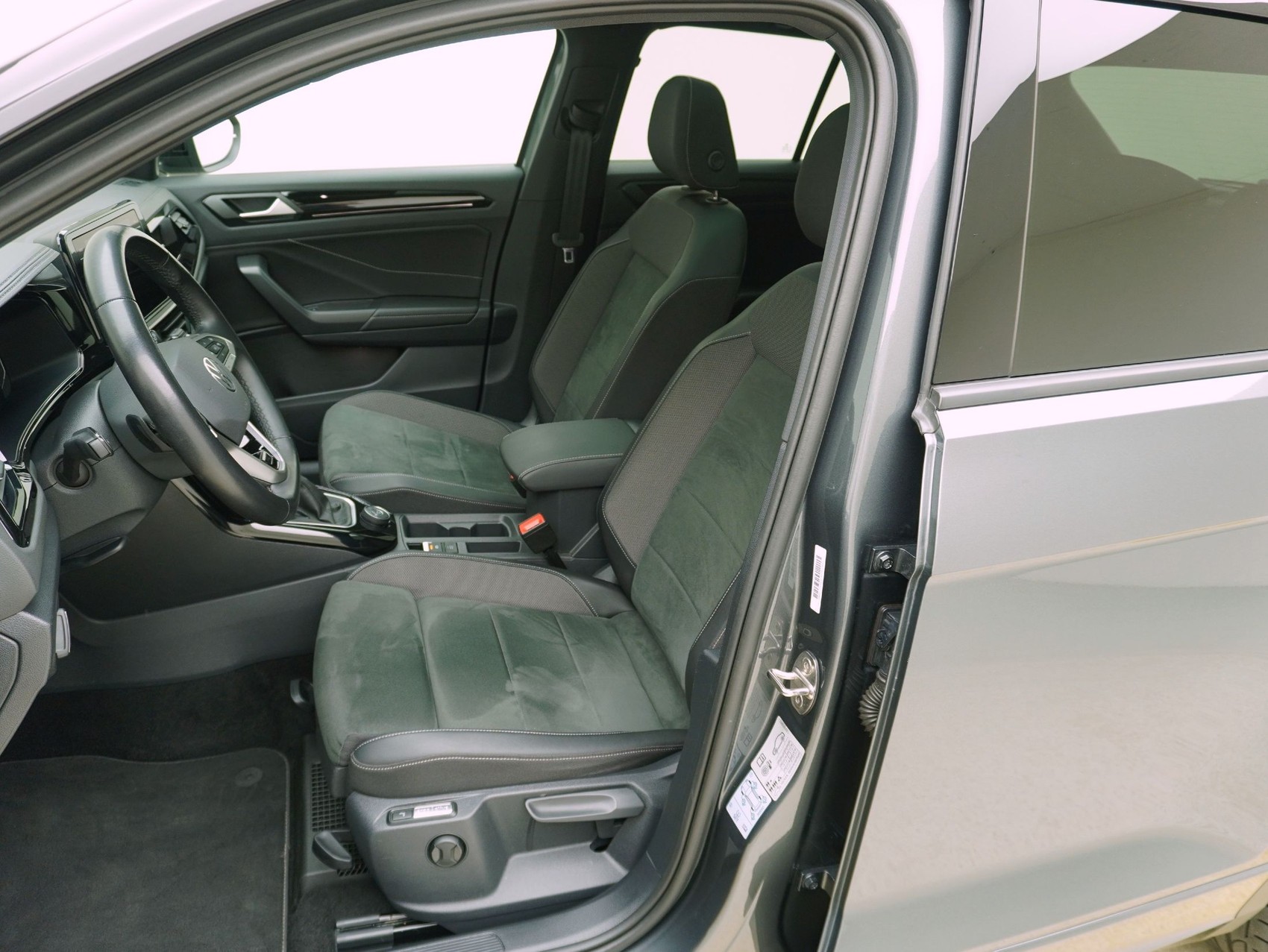 VW T-Roc 2.0 TSI DSG R-Line Black Style 4Motion-image-9
