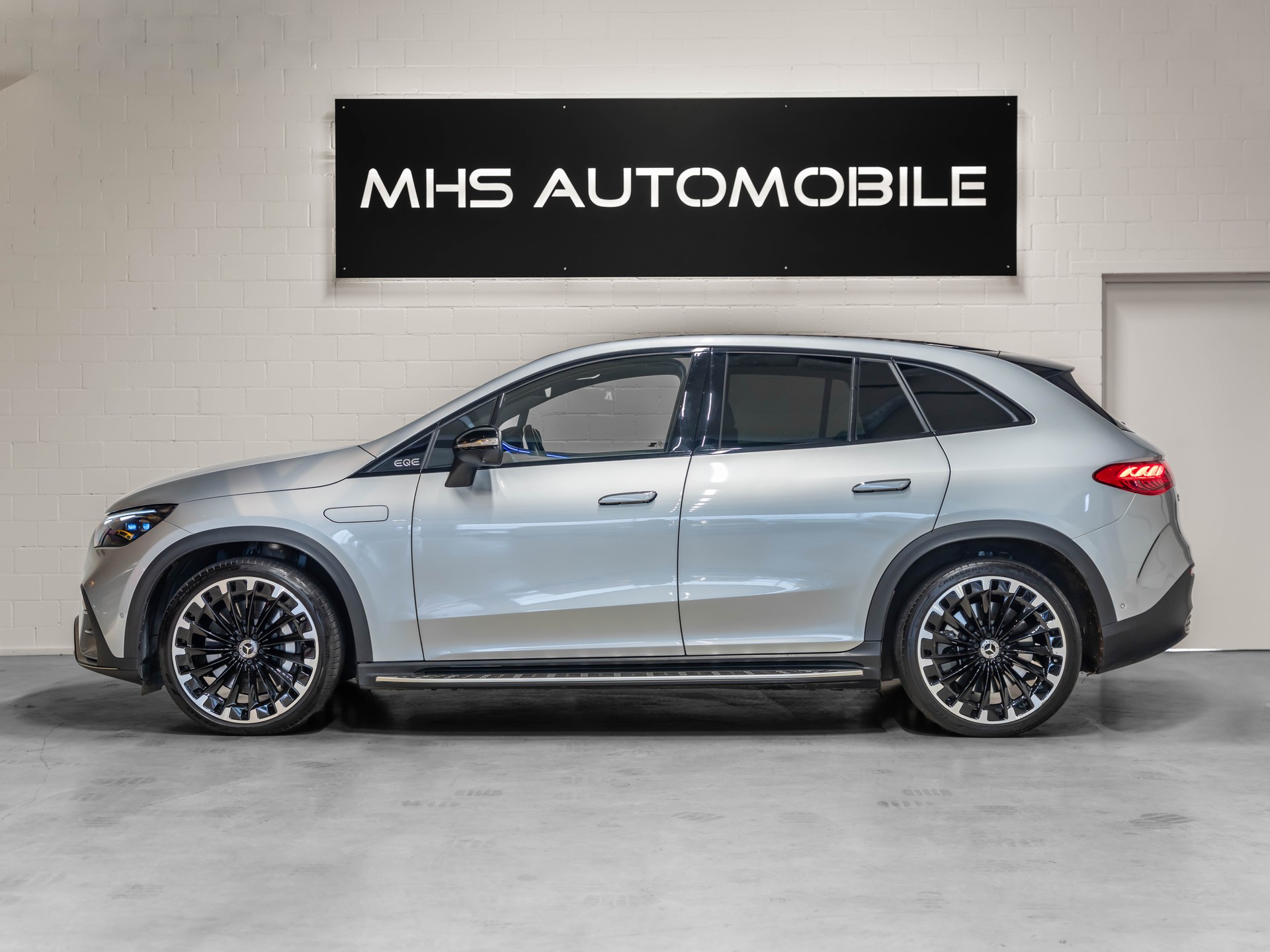 MERCEDES-BENZ EQE SUV 500 4 Matic-showroom-element-1