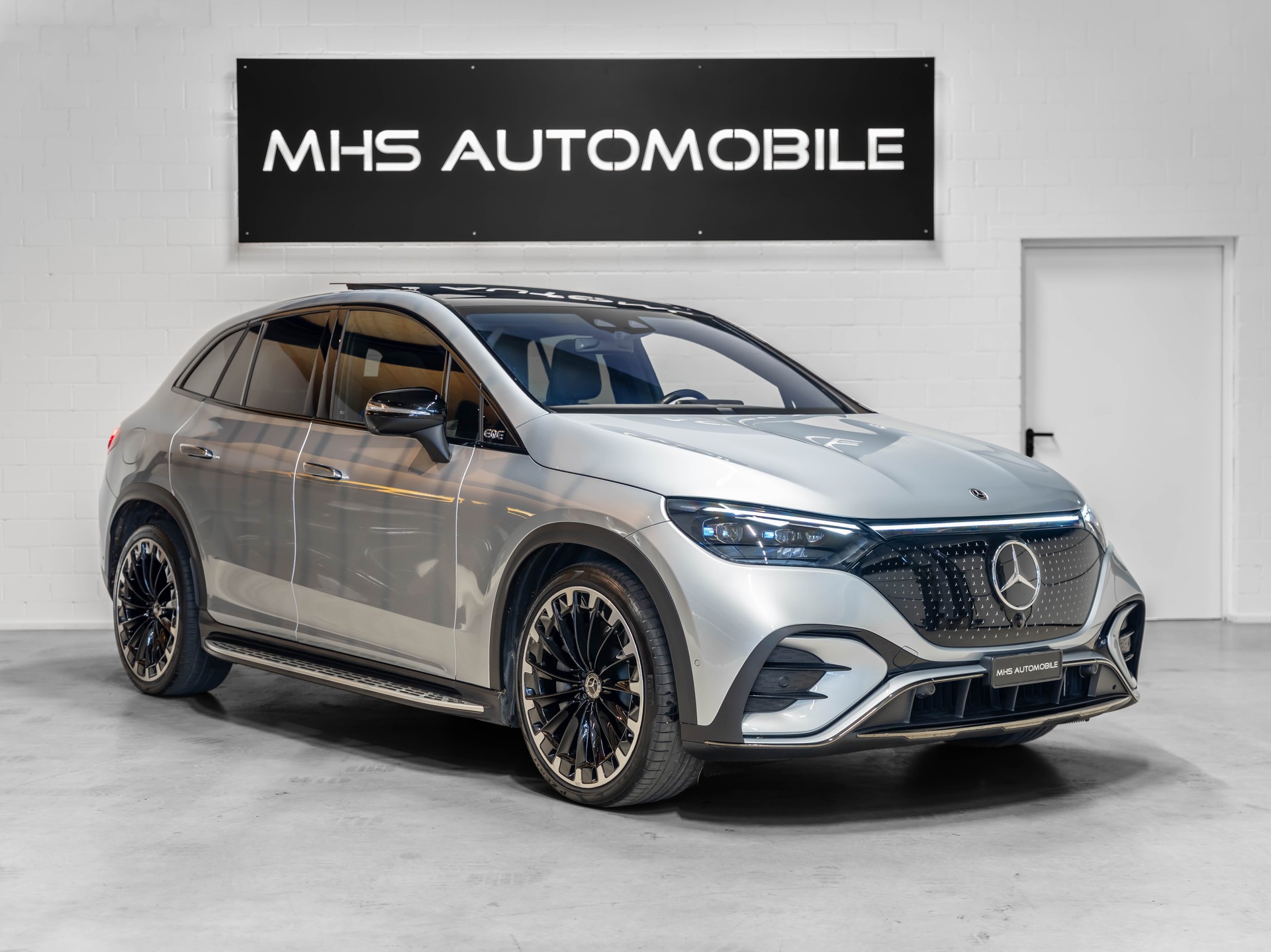 MERCEDES-BENZ EQE SUV 500 4 Matic-image-5