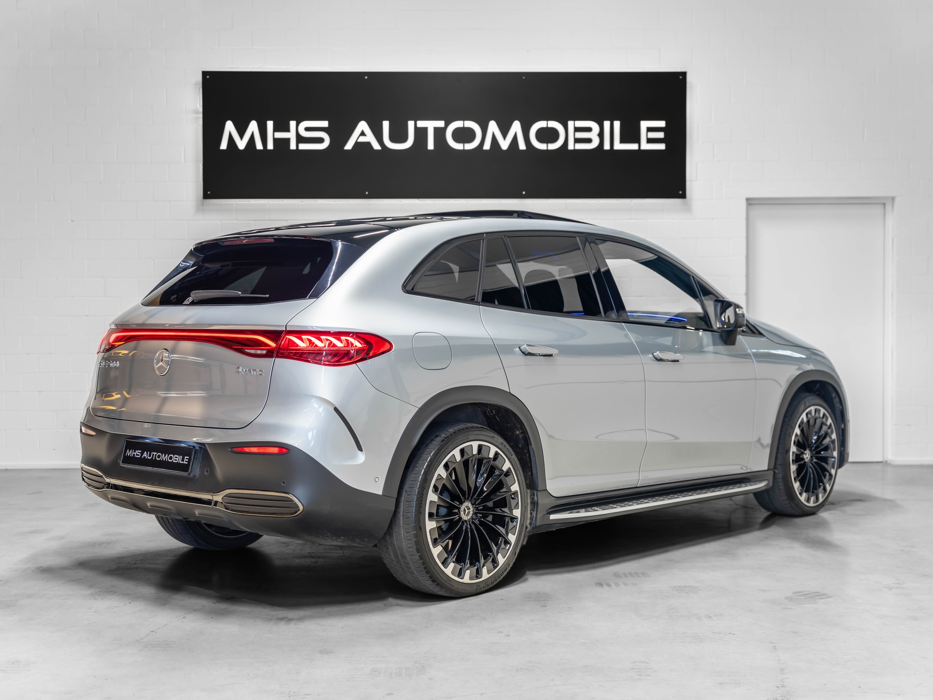 MERCEDES-BENZ EQE SUV 500 4 Matic-image-4