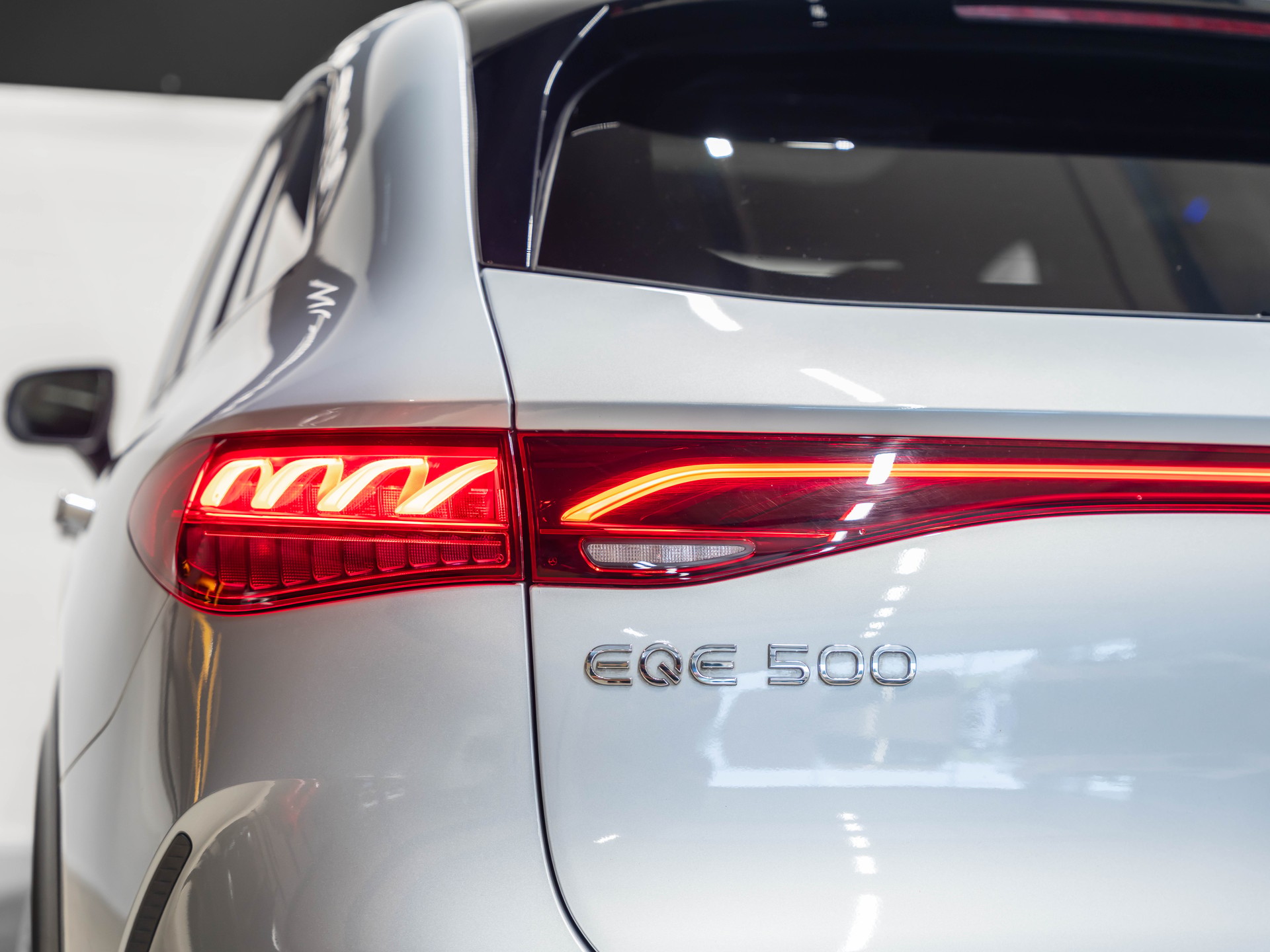 MERCEDES-BENZ EQE SUV 500 4 Matic-image-21