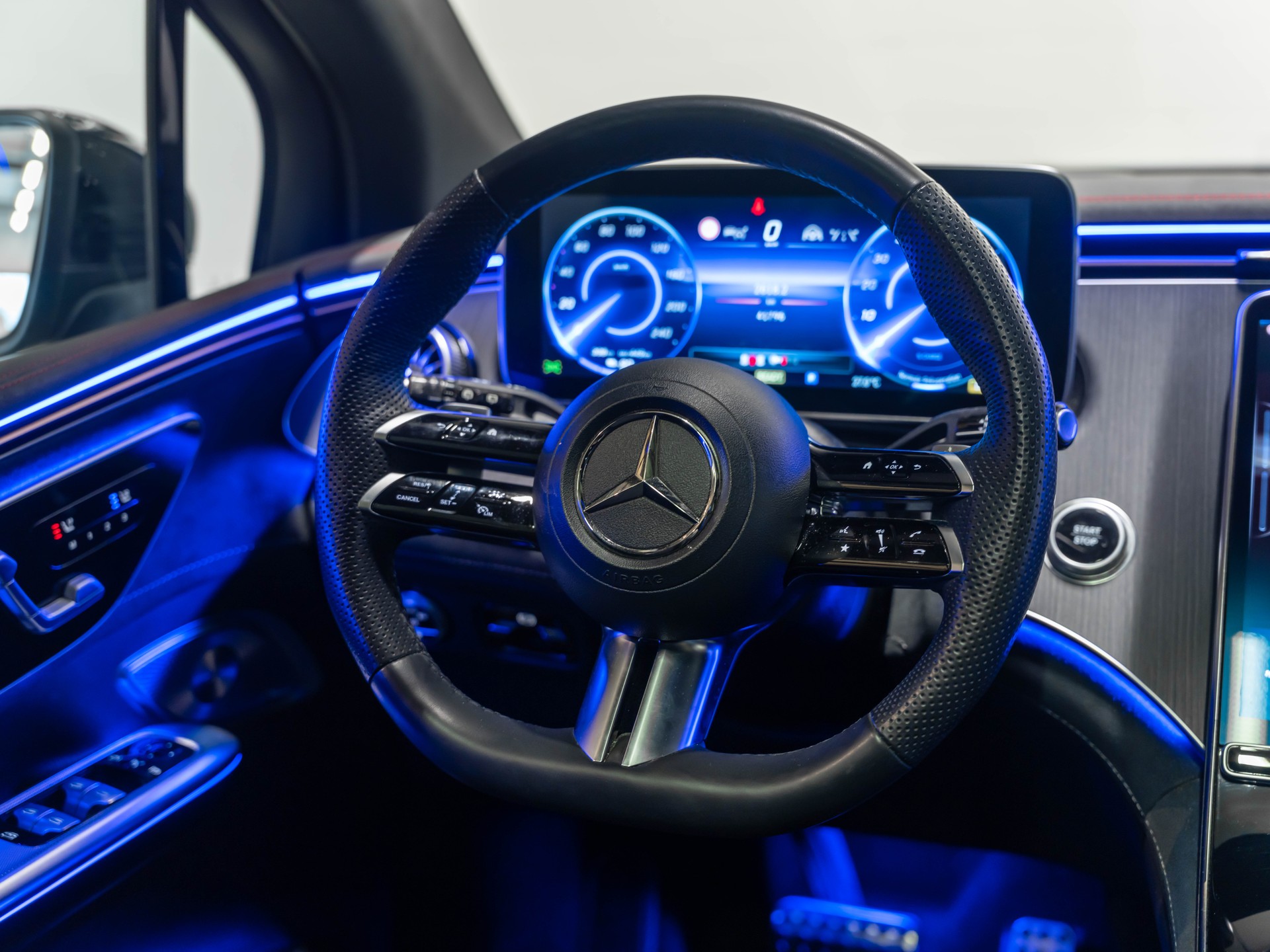 MERCEDES-BENZ EQE SUV 500 4 Matic-image-26