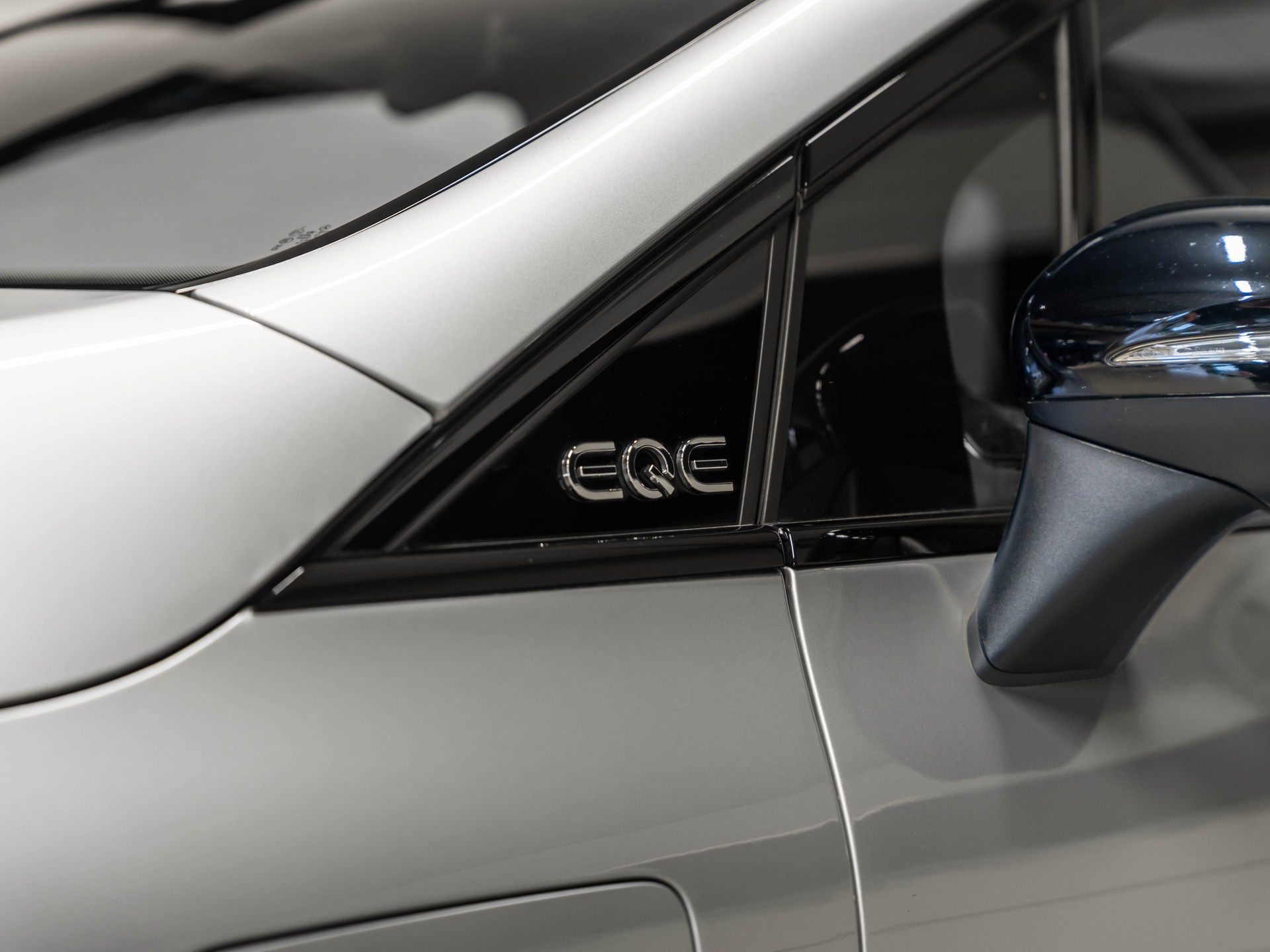 MERCEDES-BENZ EQE SUV 500 4 Matic-image-17