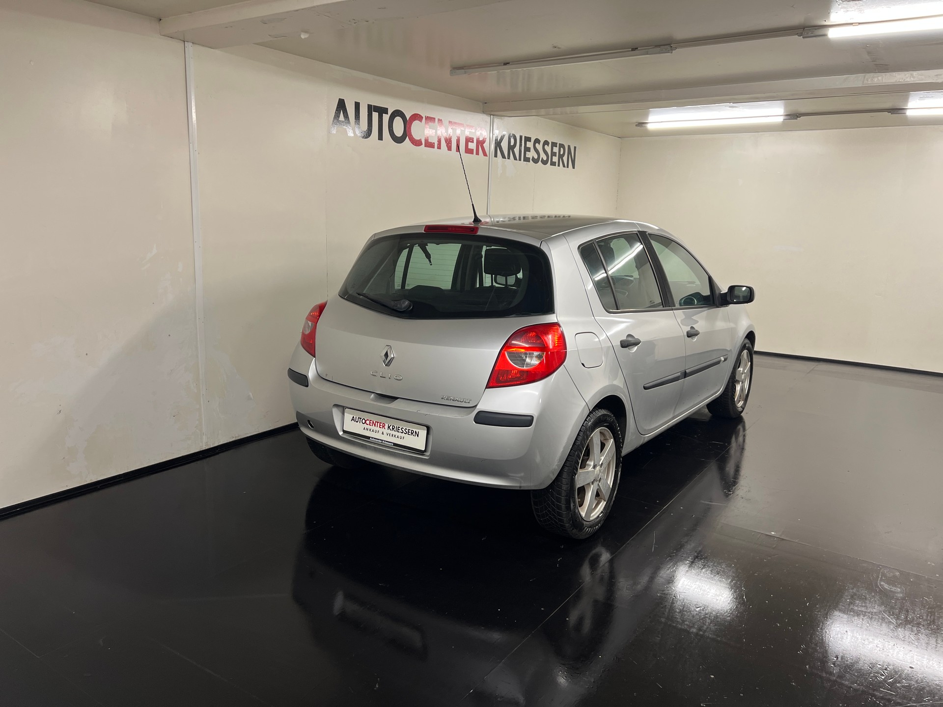RENAULT Clio 1.4 16V Dynamique-image-5