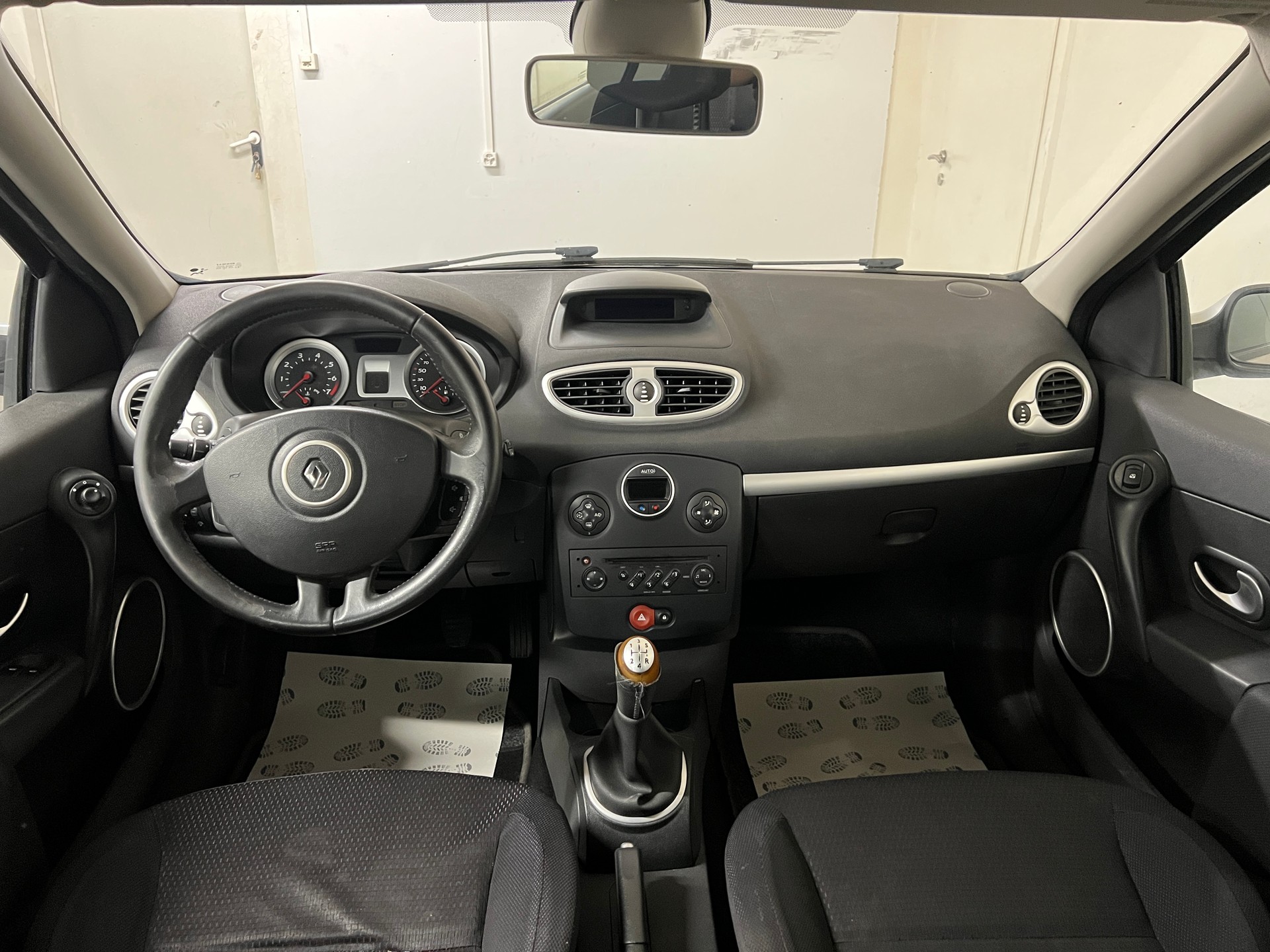 RENAULT Clio 1.4 16V Dynamique-image-10