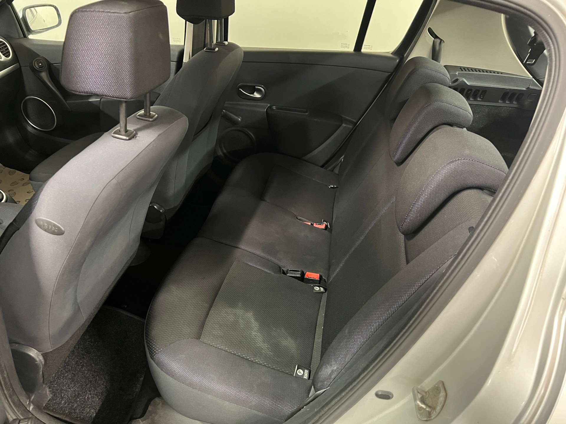 RENAULT Clio 1.4 16V Dynamique-image-12