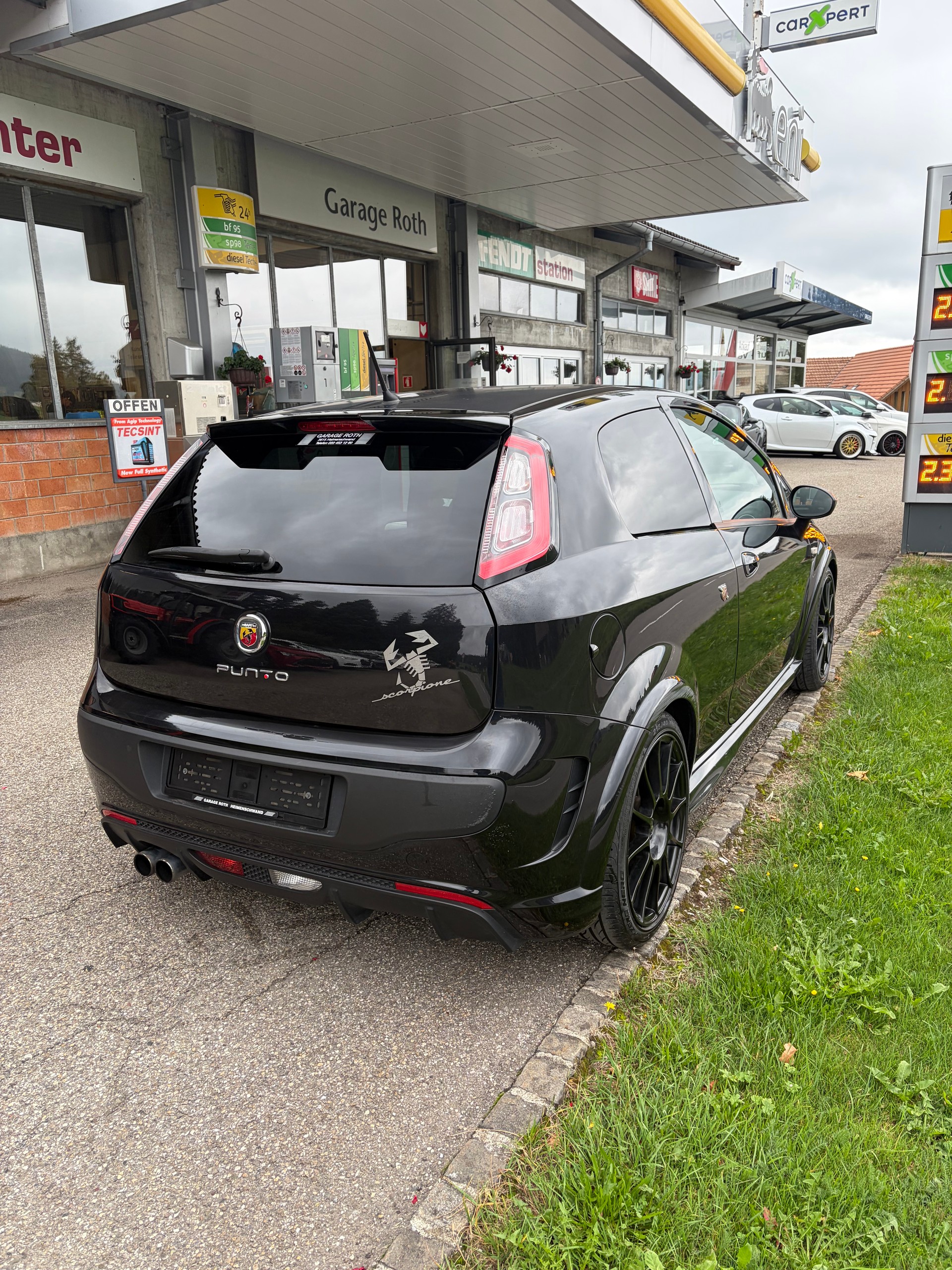FIAT Punto 1.4 16V Turbo Abarth Supersport-image-2