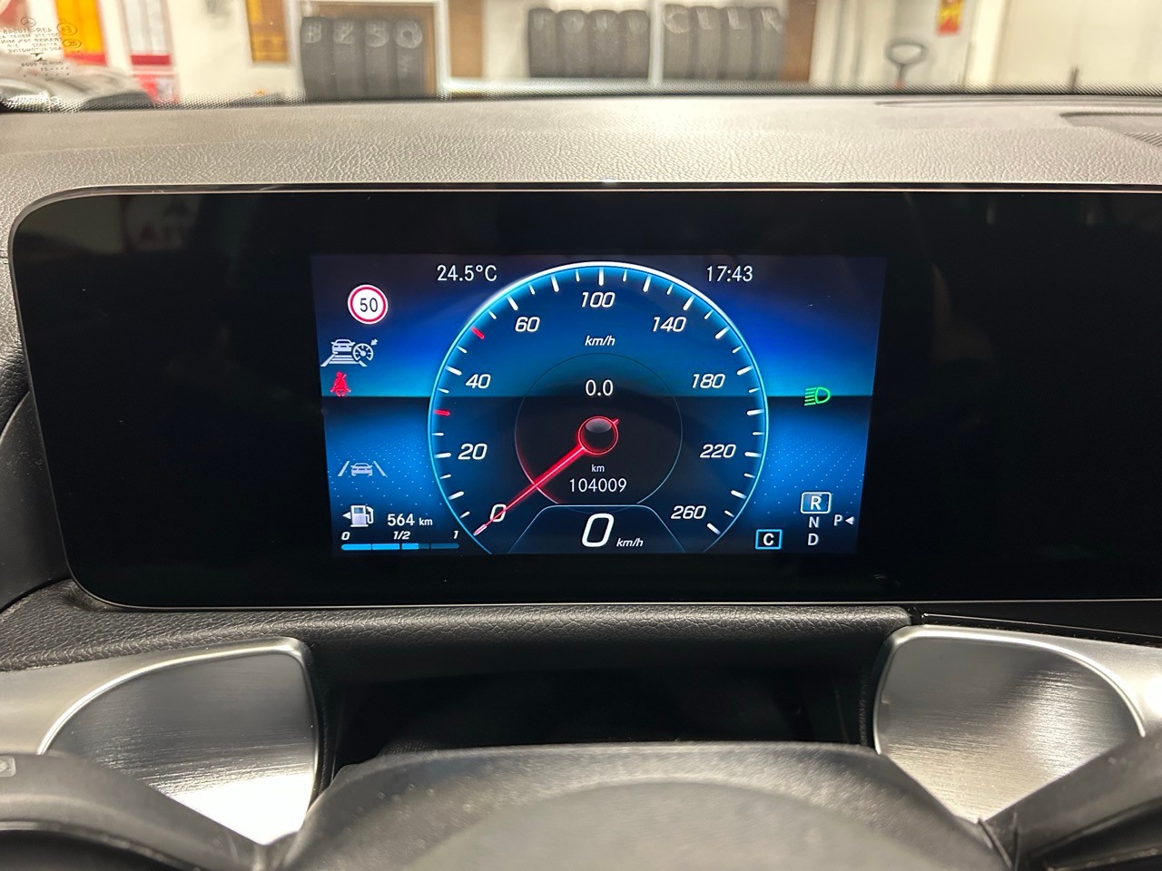 MERCEDES-BENZ GLB 220 d Progressive 8G-Tronic-image-14