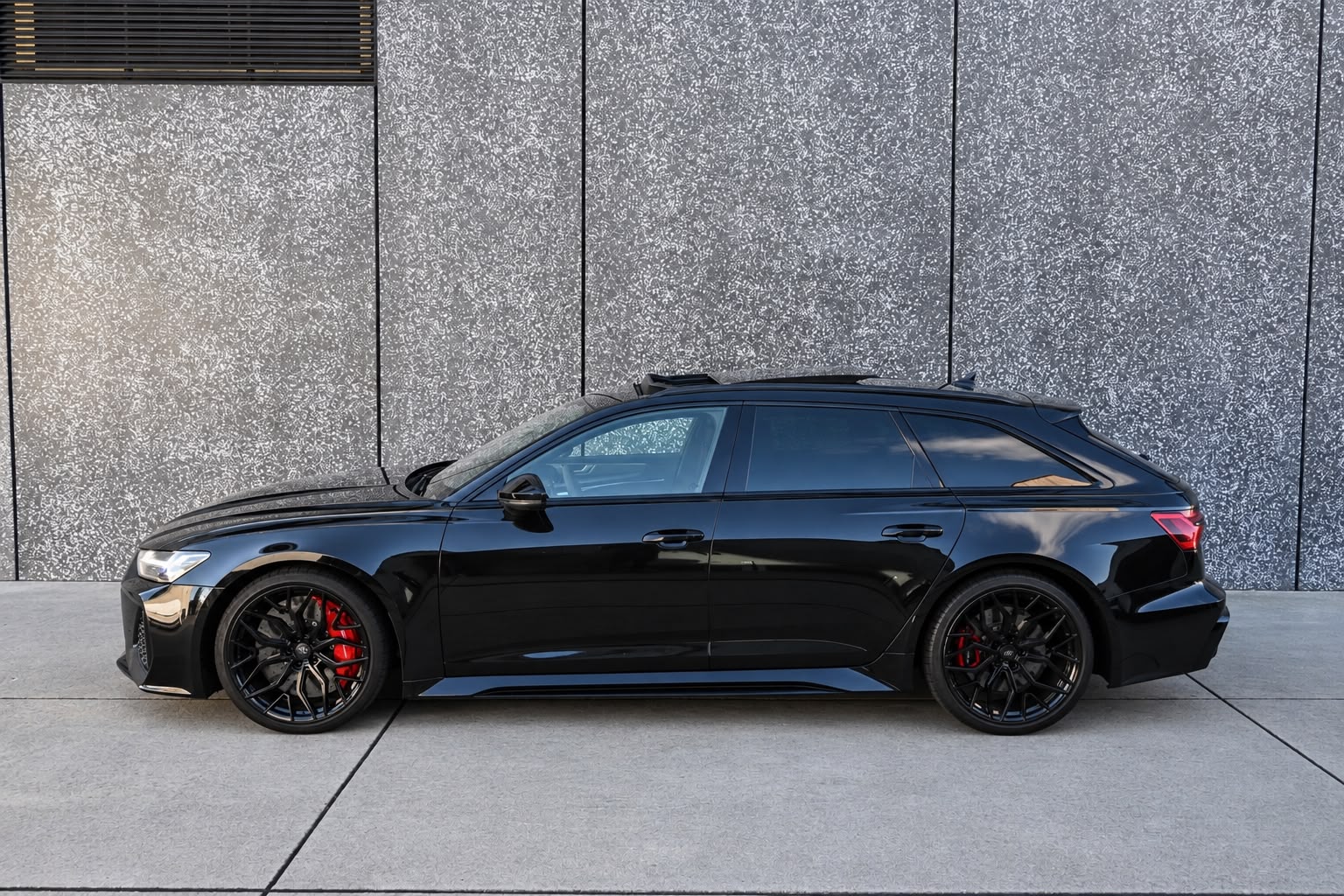 AUDI RS6 Avant 4.0 TFSI V8 quattro-image-2