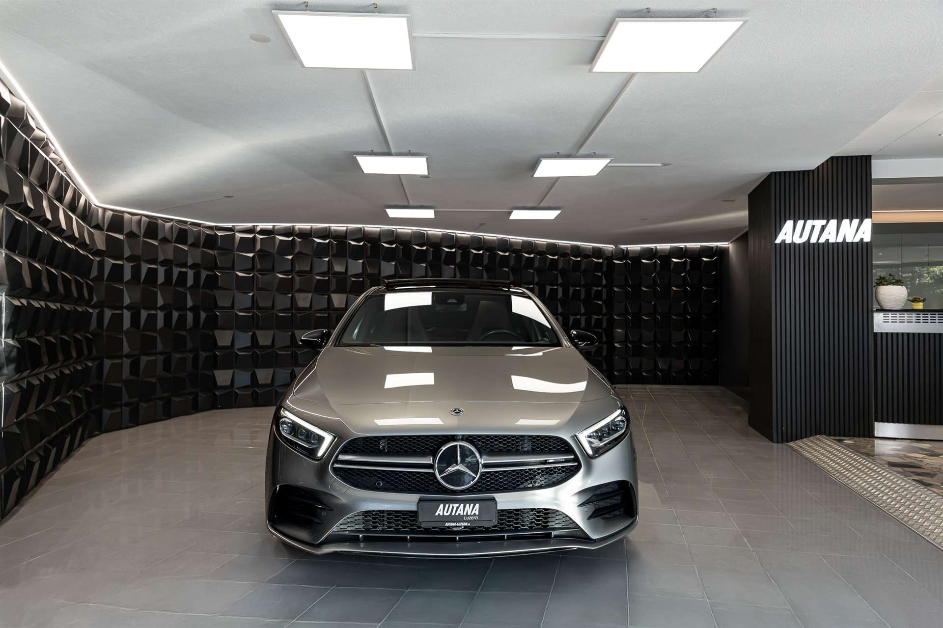 MERCEDES-BENZ A 35 AMG 4Matic Speedshift-image-3