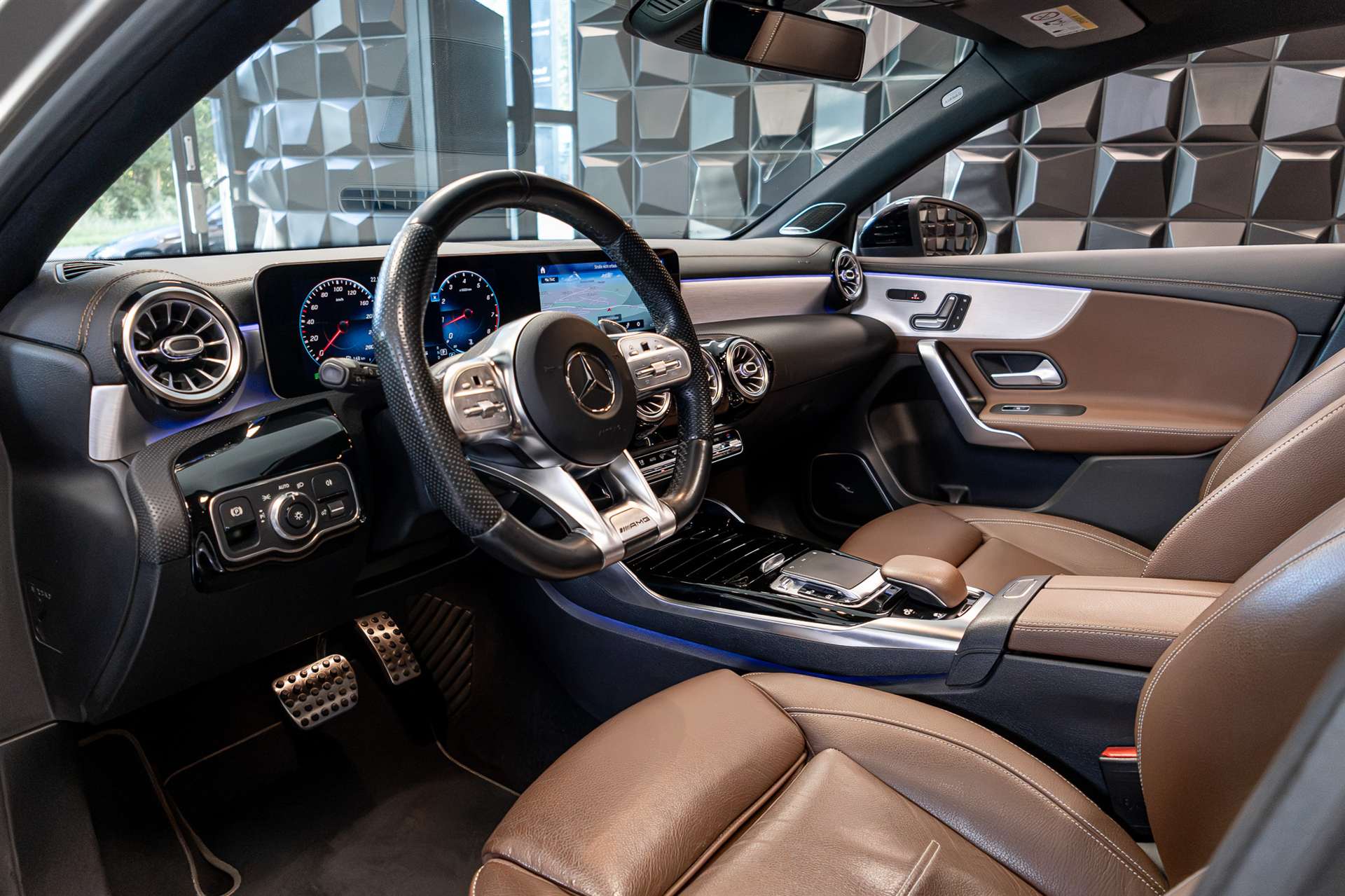 MERCEDES-BENZ A 35 AMG 4Matic Speedshift-image-13