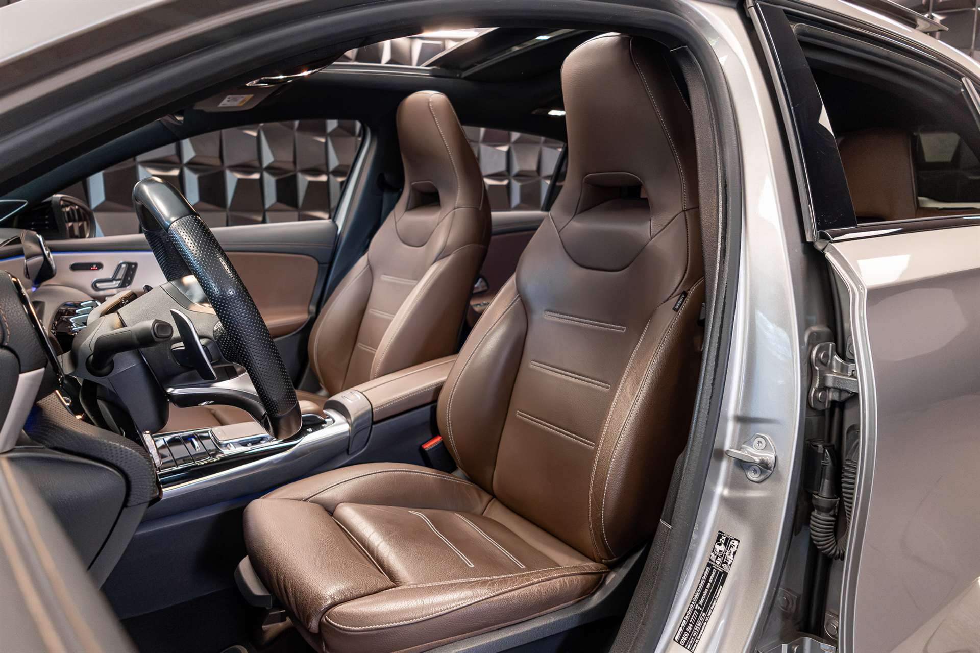 MERCEDES-BENZ A 35 AMG 4Matic Speedshift-image-14