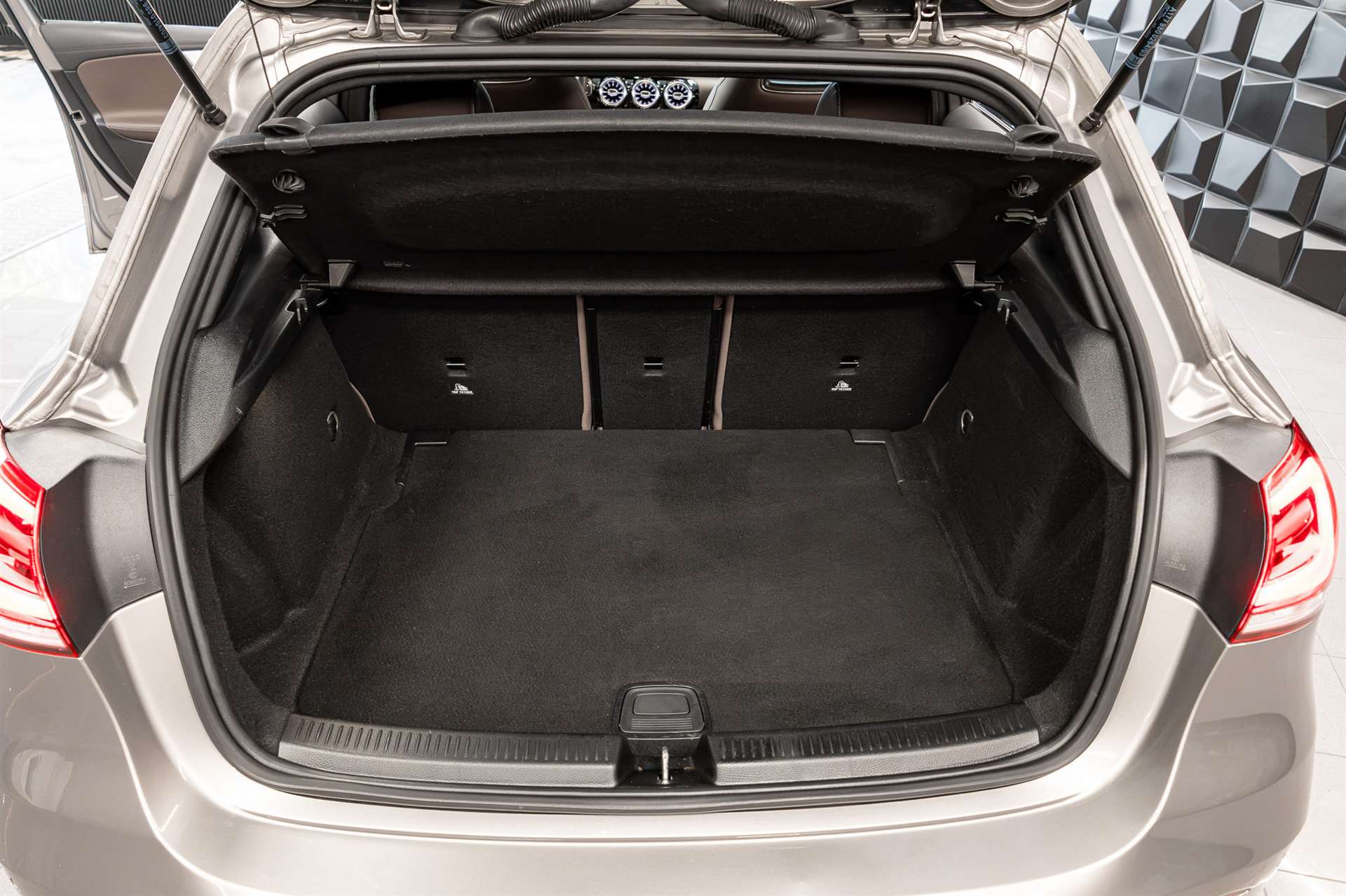 MERCEDES-BENZ A 35 AMG 4Matic Speedshift-image-26