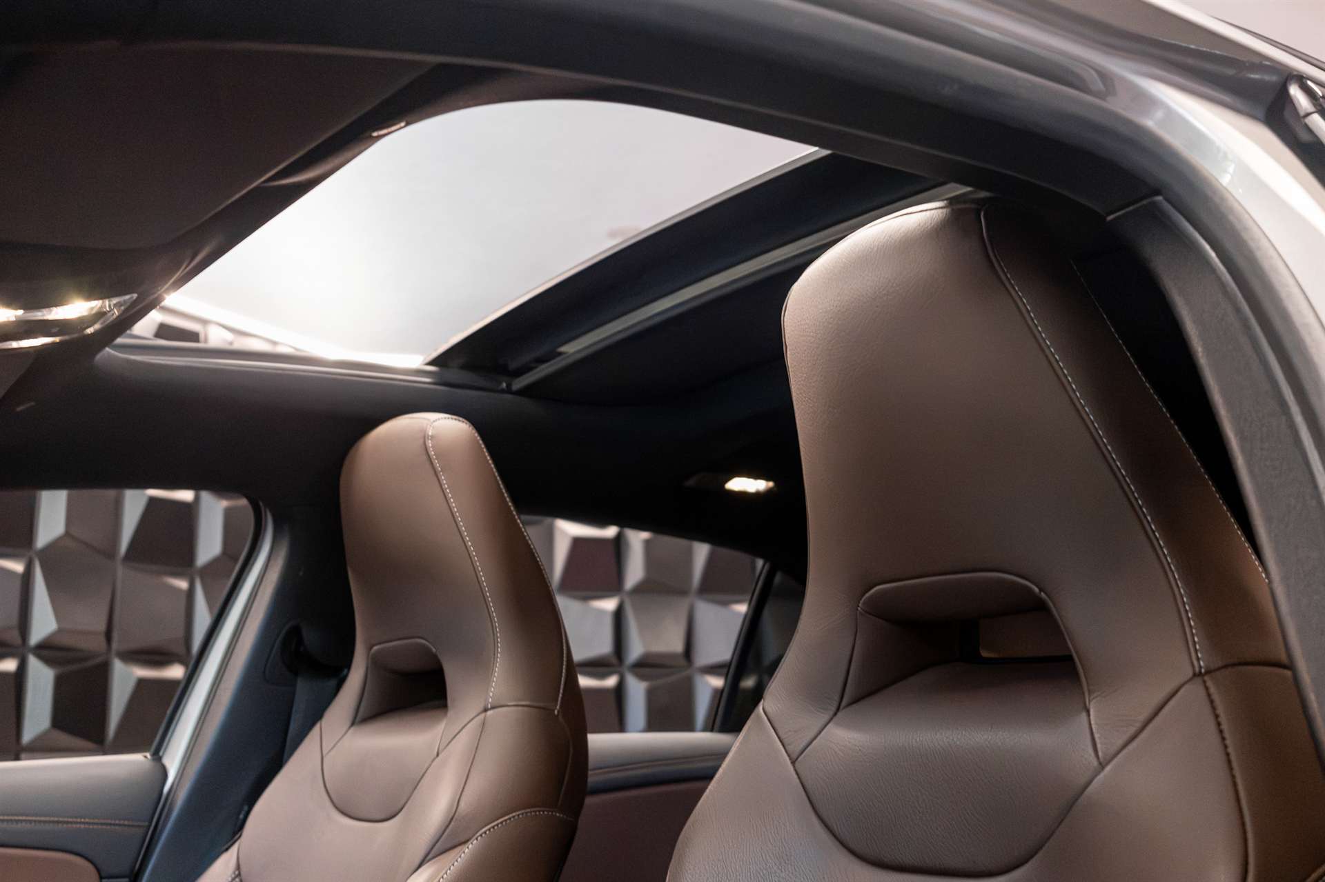 MERCEDES-BENZ A 35 AMG 4Matic Speedshift-image-15