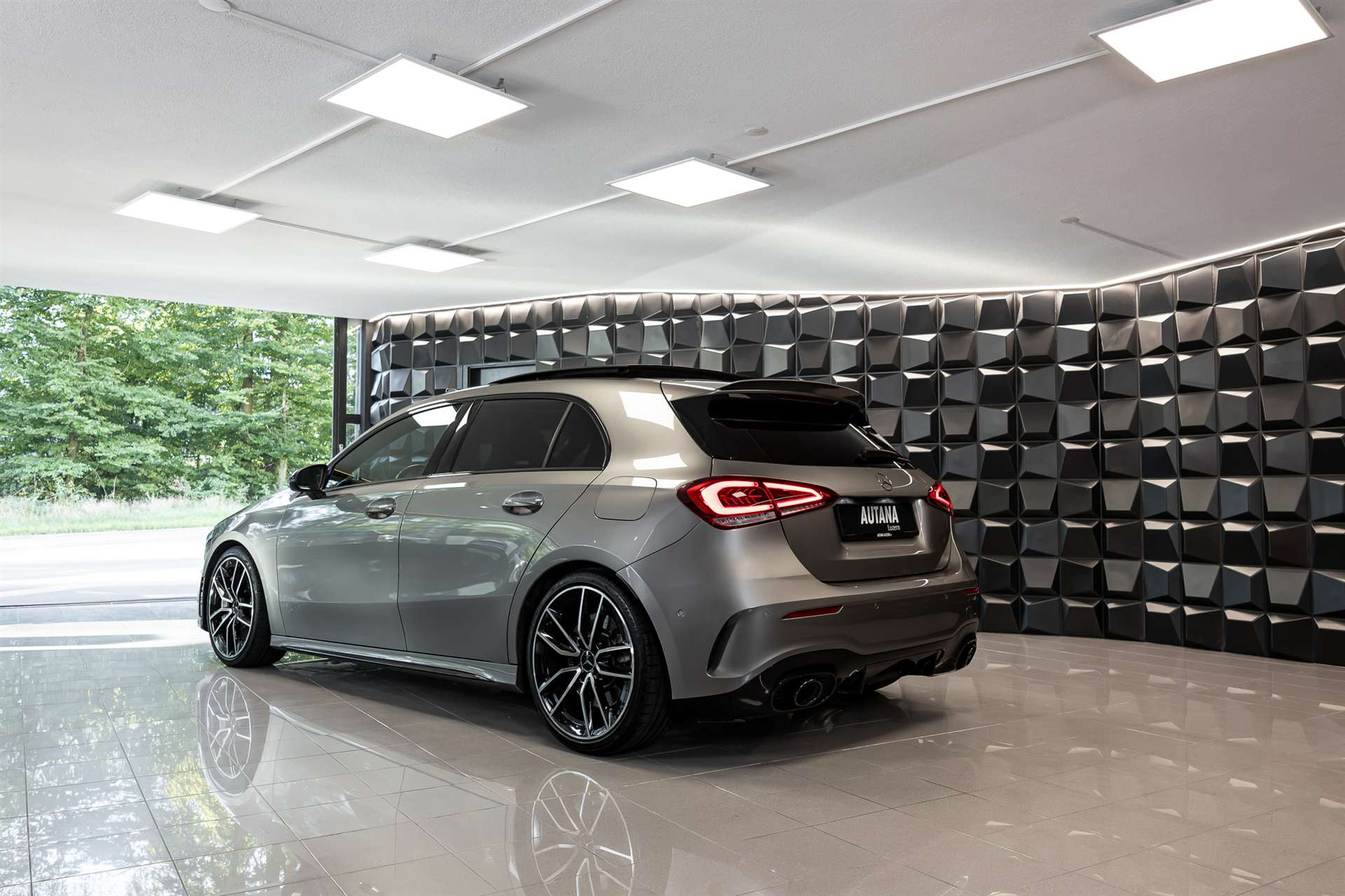 MERCEDES-BENZ A 35 AMG 4Matic Speedshift-image-2