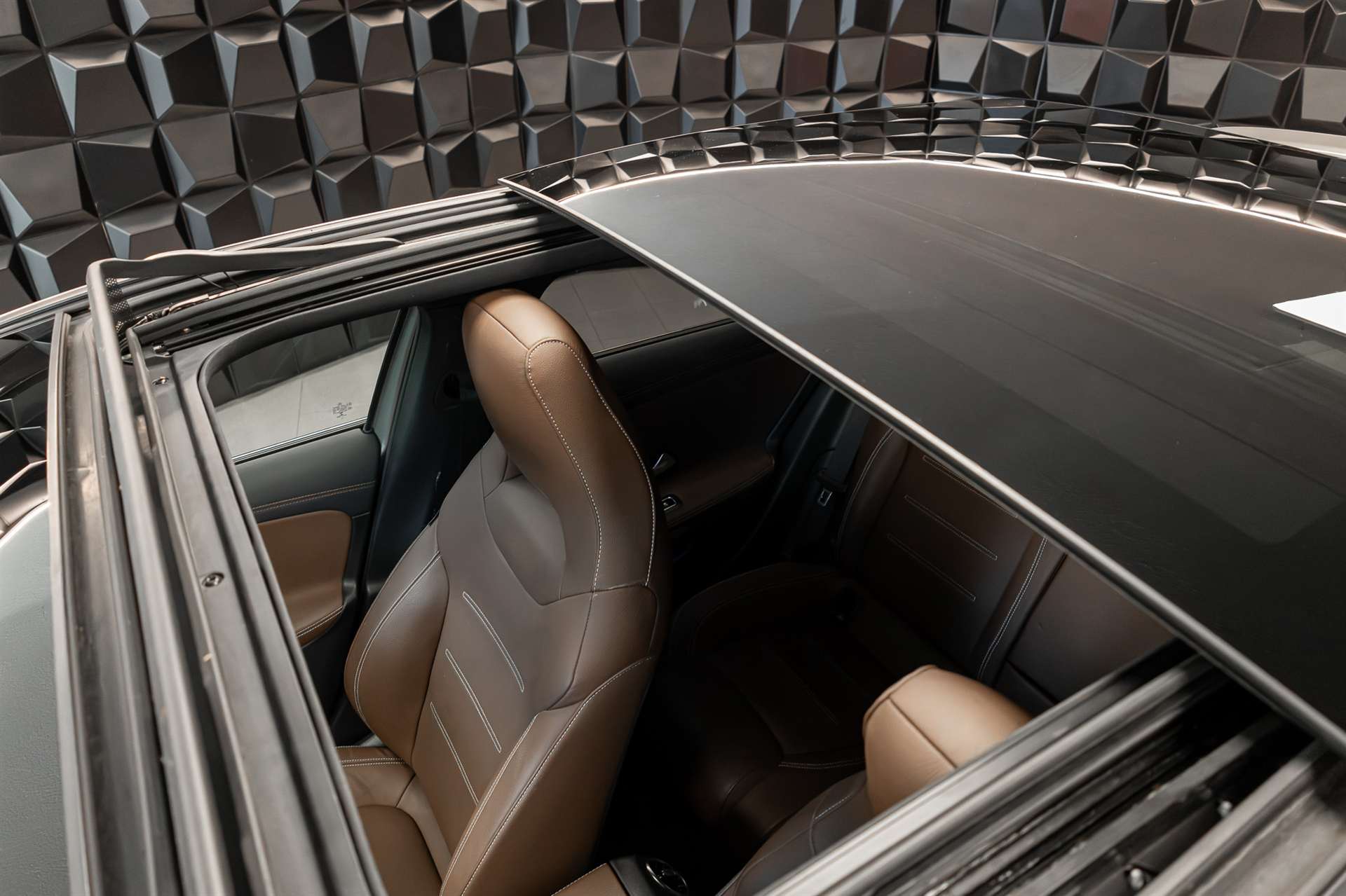 MERCEDES-BENZ A 35 AMG 4Matic Speedshift-image-5
