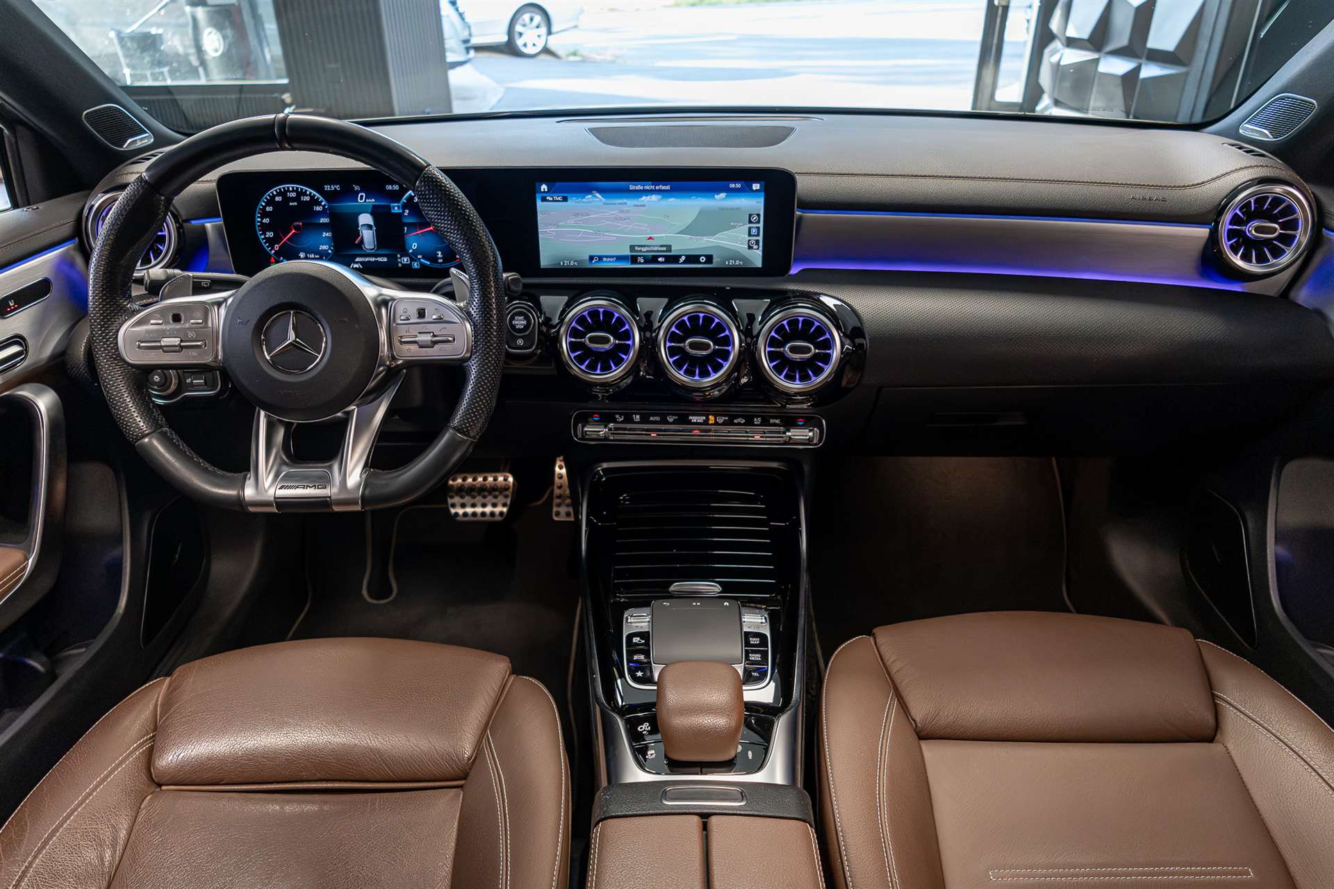 MERCEDES-BENZ A 35 AMG 4Matic Speedshift-image-7