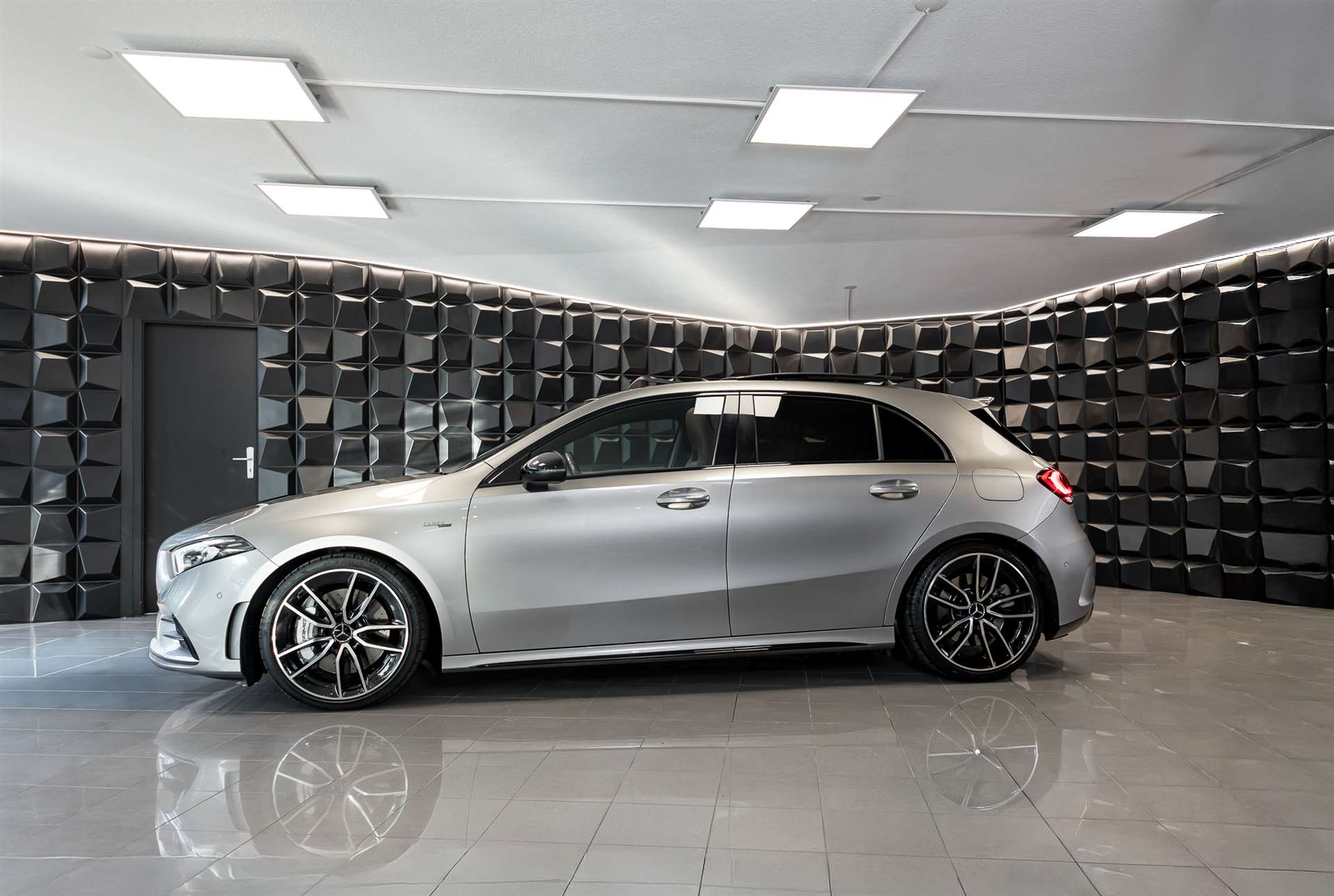 MERCEDES-BENZ A 35 AMG 4Matic Speedshift-image-1