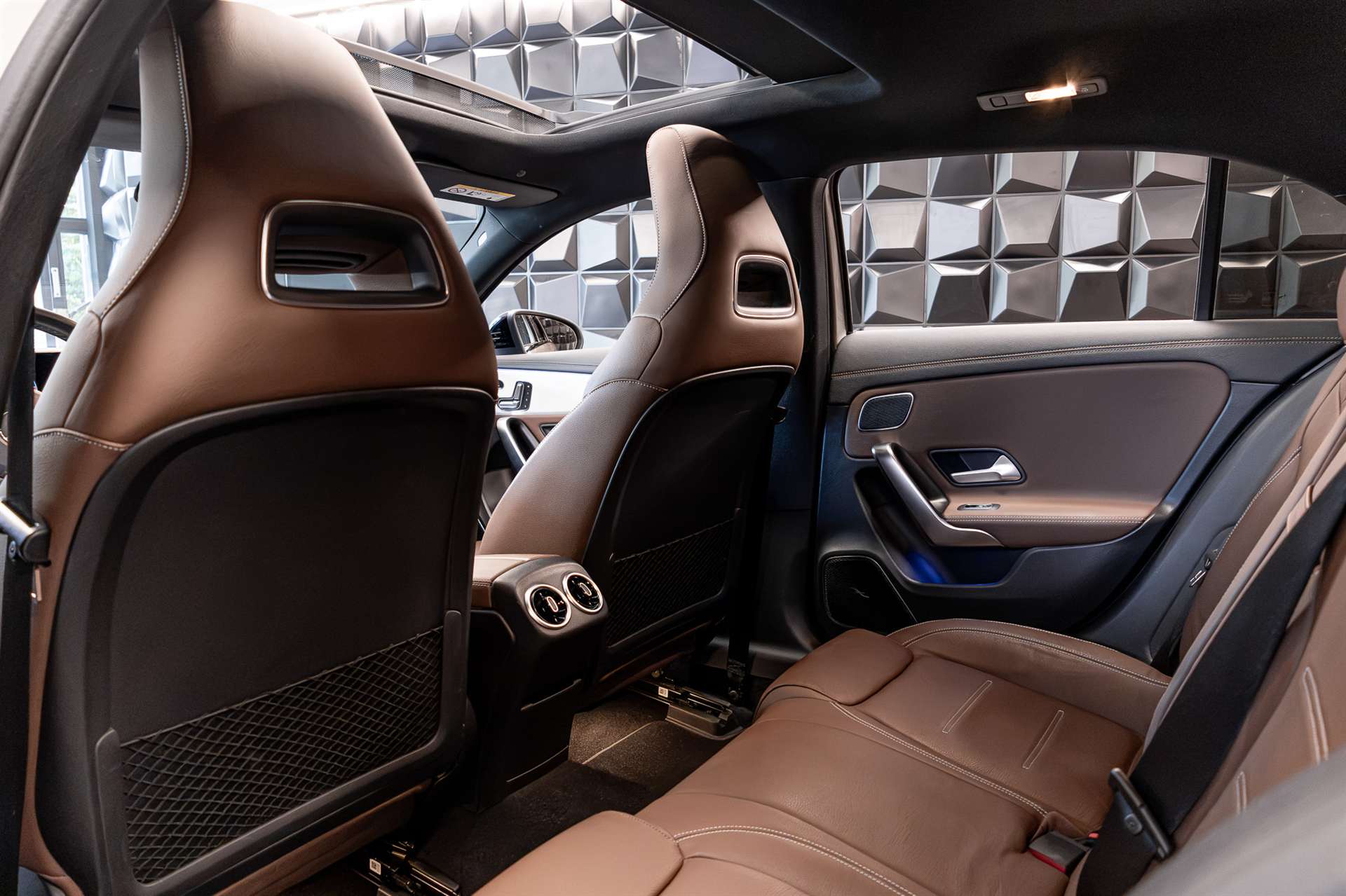 MERCEDES-BENZ A 35 AMG 4Matic Speedshift-image-24