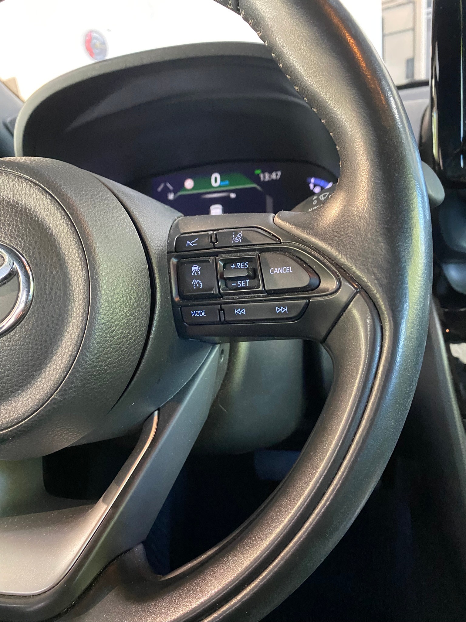 TOYOTA Yaris Cross 1.5 Trend e-CVT AWDi-image-17