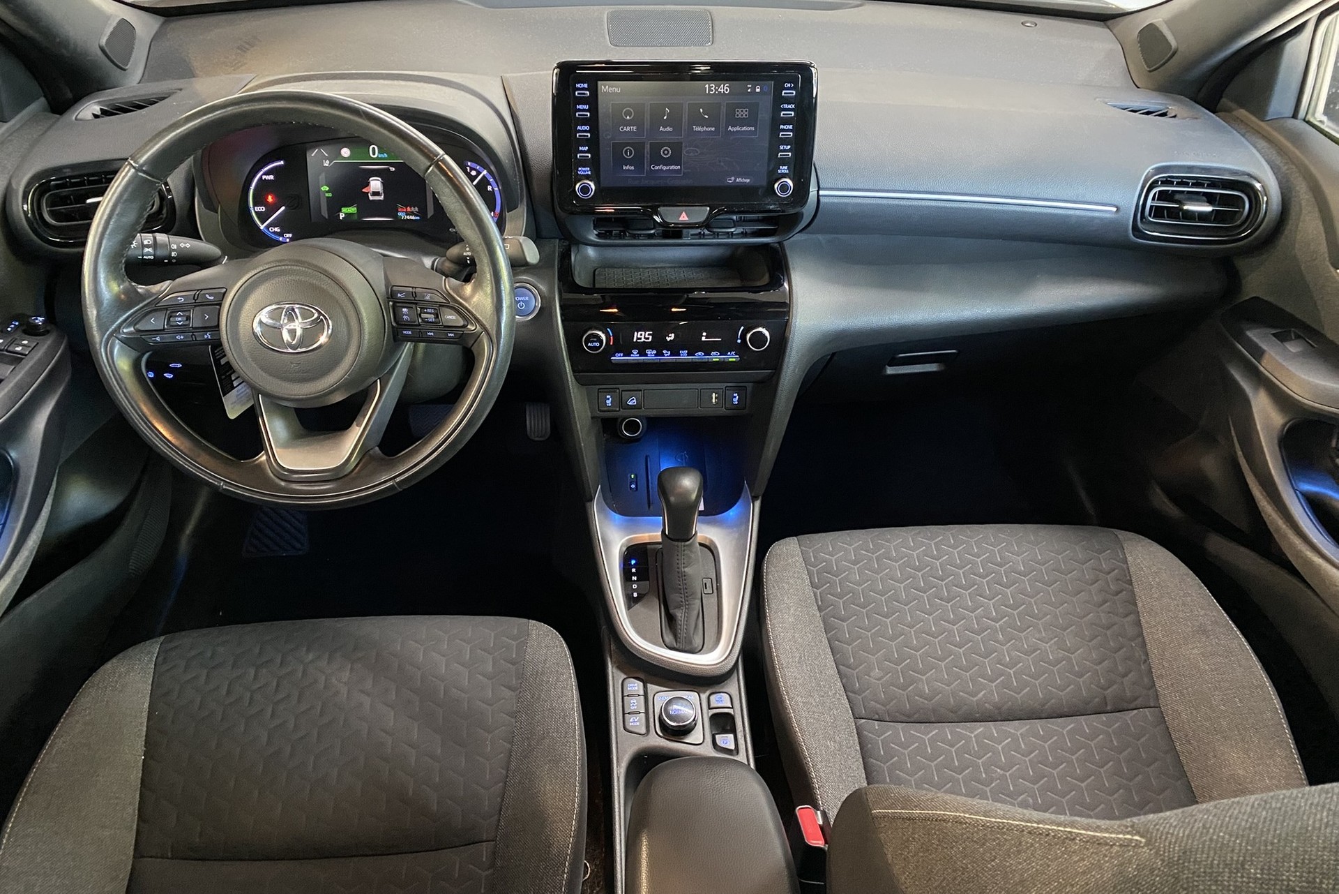 TOYOTA Yaris Cross 1.5 Trend e-CVT AWDi-image-15