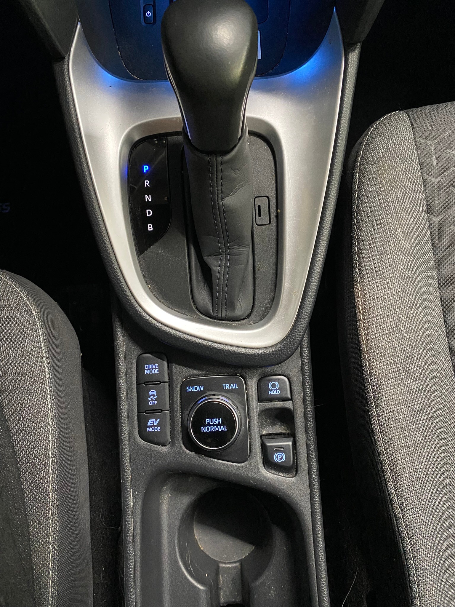 TOYOTA Yaris Cross 1.5 Trend e-CVT AWDi-image-26
