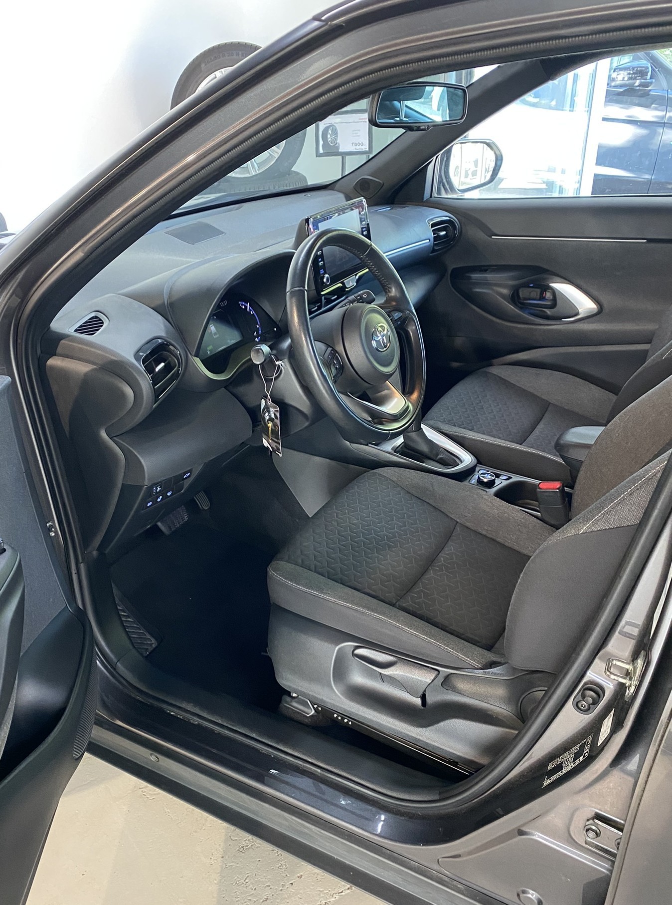 TOYOTA Yaris Cross 1.5 Trend e-CVT AWDi-image-13