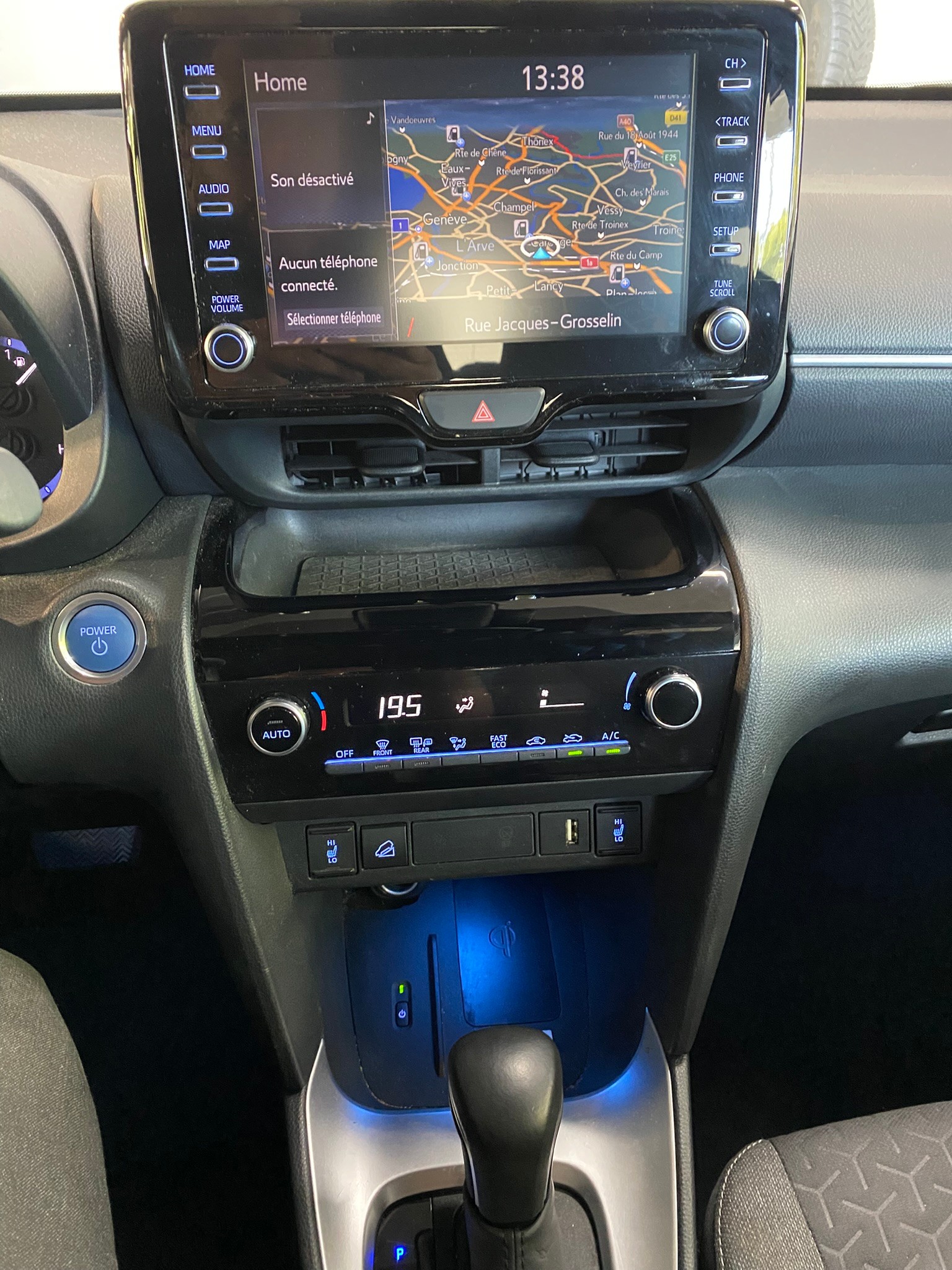 TOYOTA Yaris Cross 1.5 Trend e-CVT AWDi-image-23