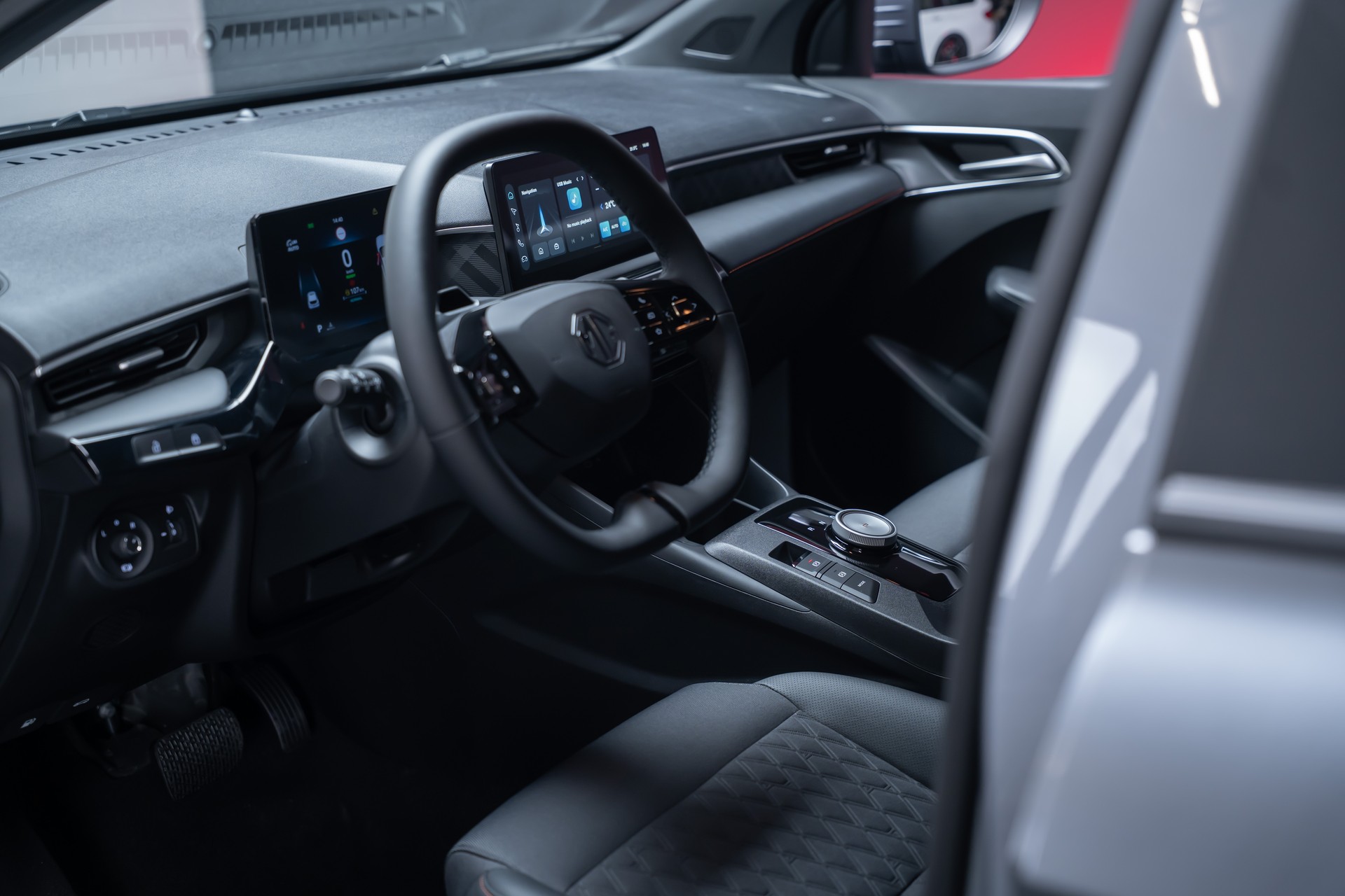 MG 3 1.5 Hybrid Luxury / 360°Kamera / Sitzheizung / Teilleder-image-11