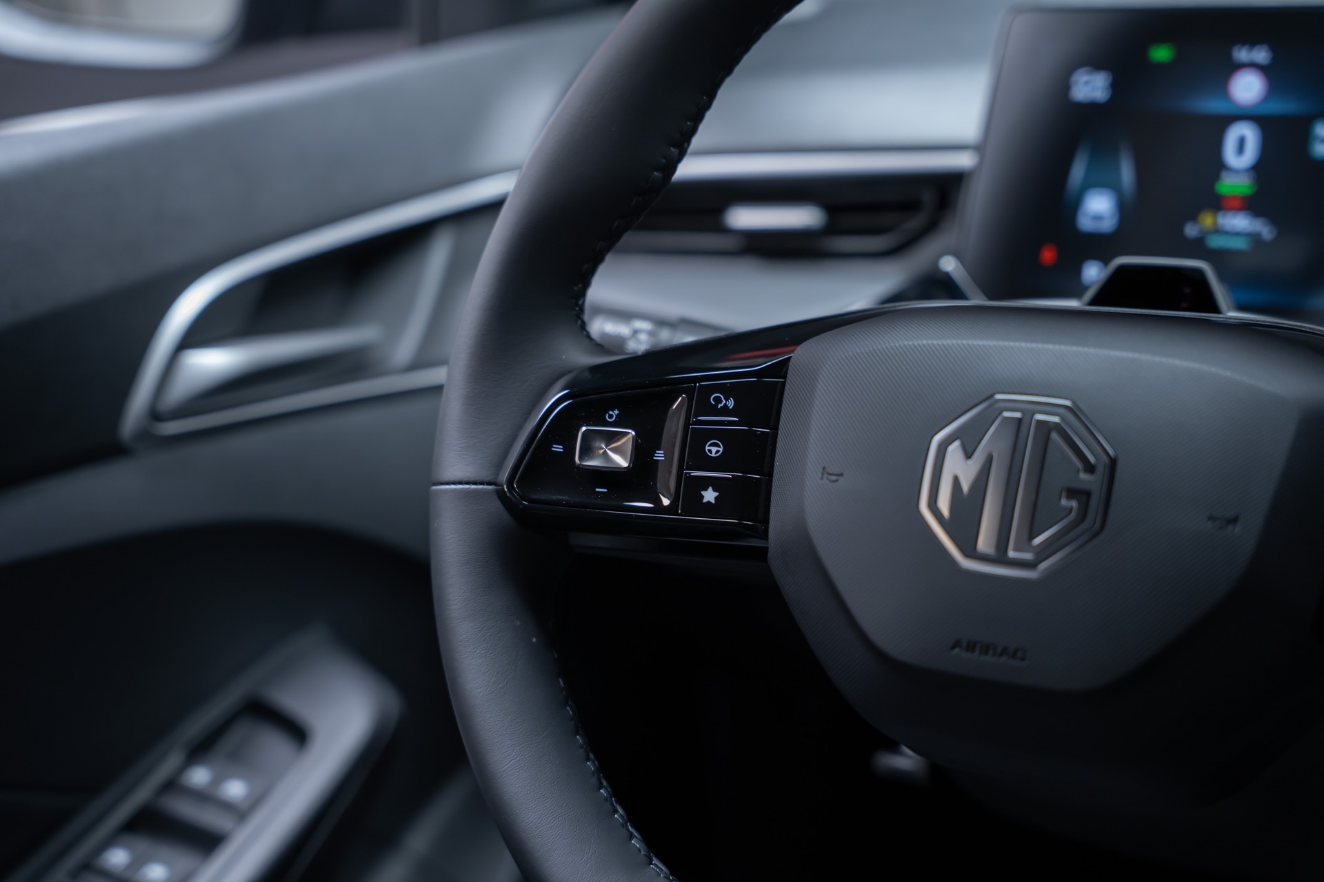 MG 3 1.5 Hybrid Luxury / 360°Kamera / Sitzheizung / Teilleder-image-24