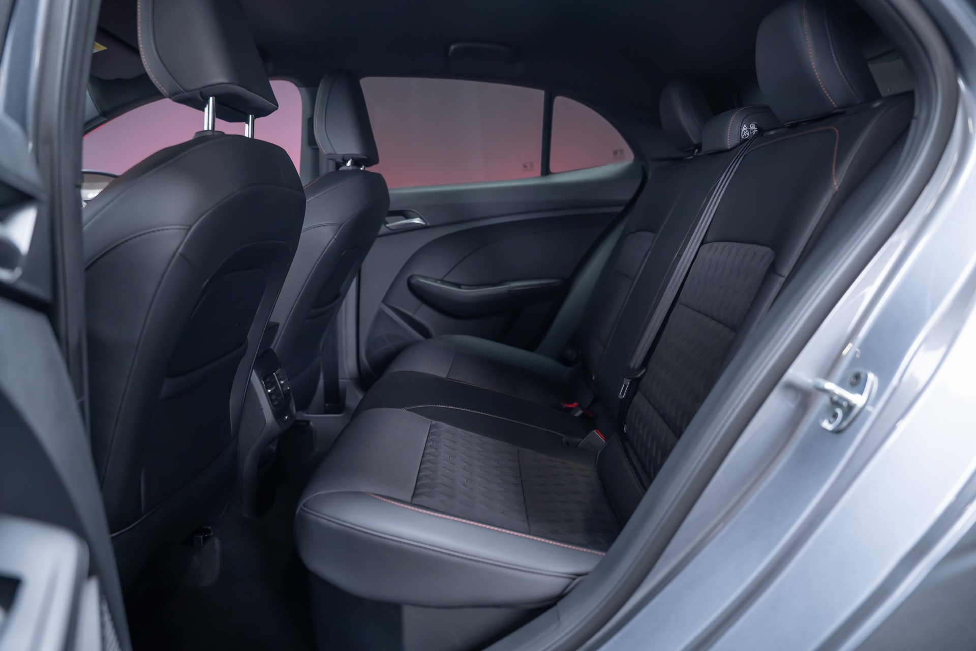 MG 3 1.5 Hybrid Luxury / 360°Kamera / Sitzheizung / Teilleder-image-15