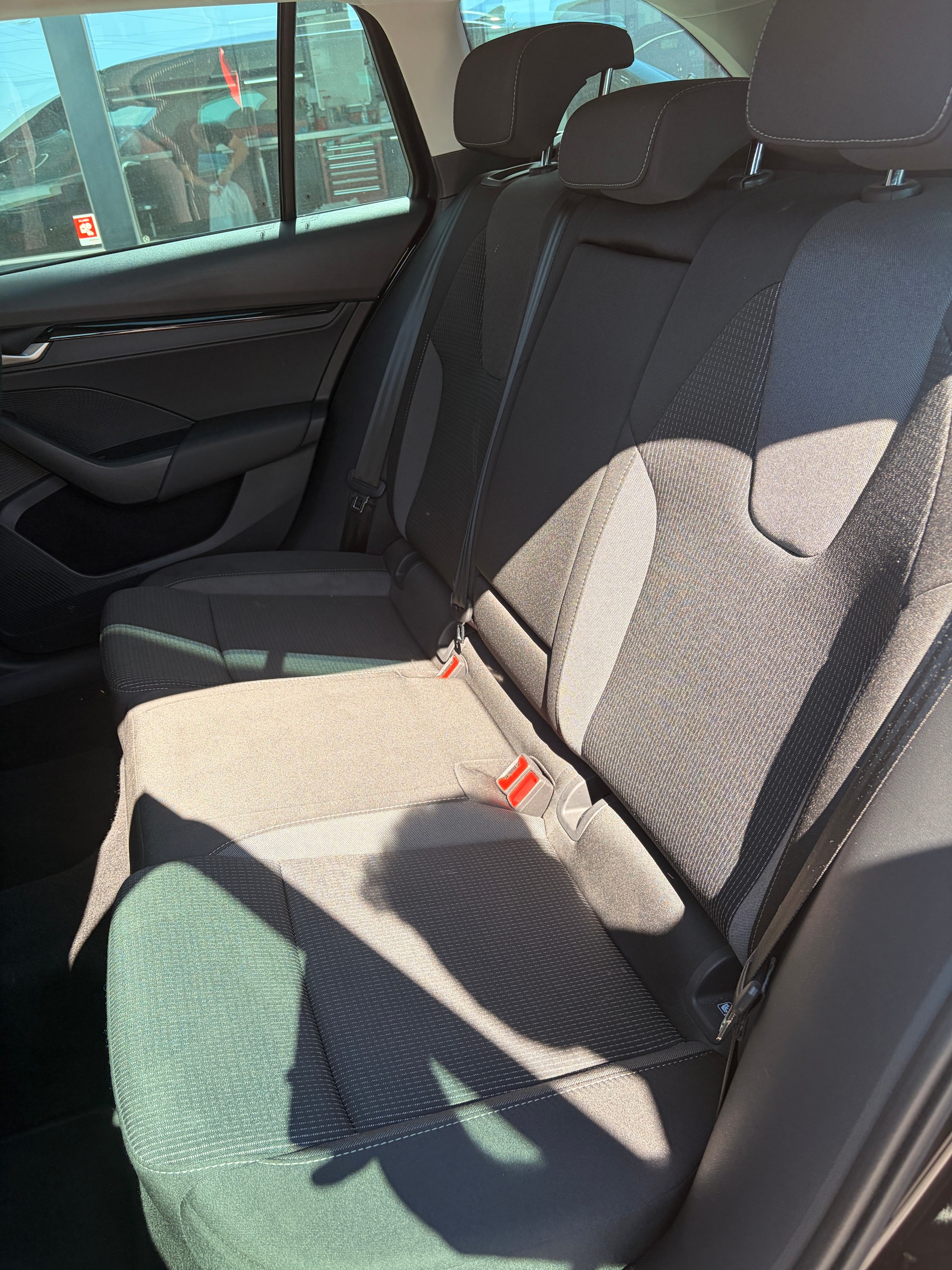 SKODA Octavia Combi 1.5 TSI mHEV DSG Selection-image-5