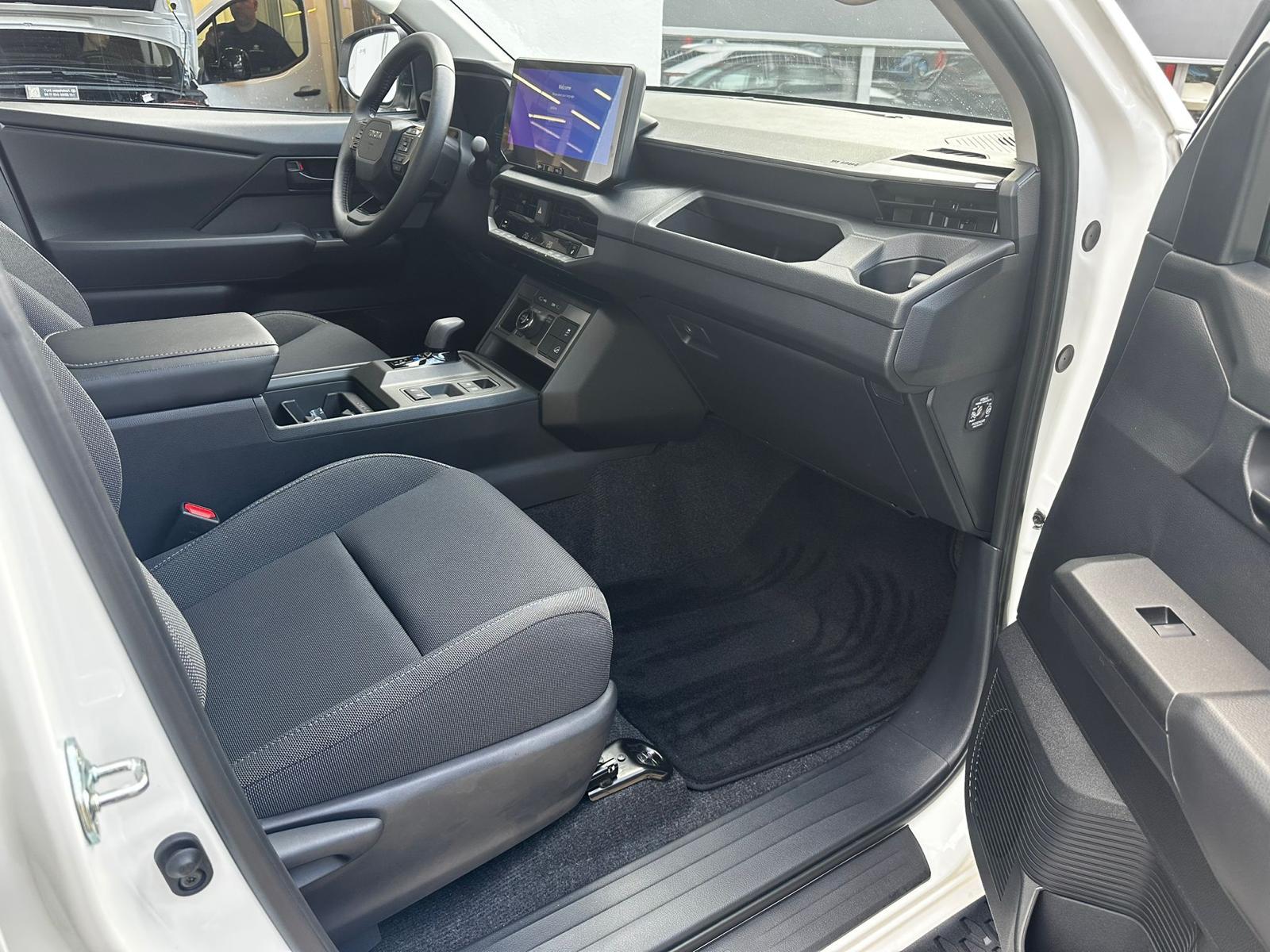 TOYOTA Hilux Double Cab.-Pick-up 59KWh Comfort-image-14
