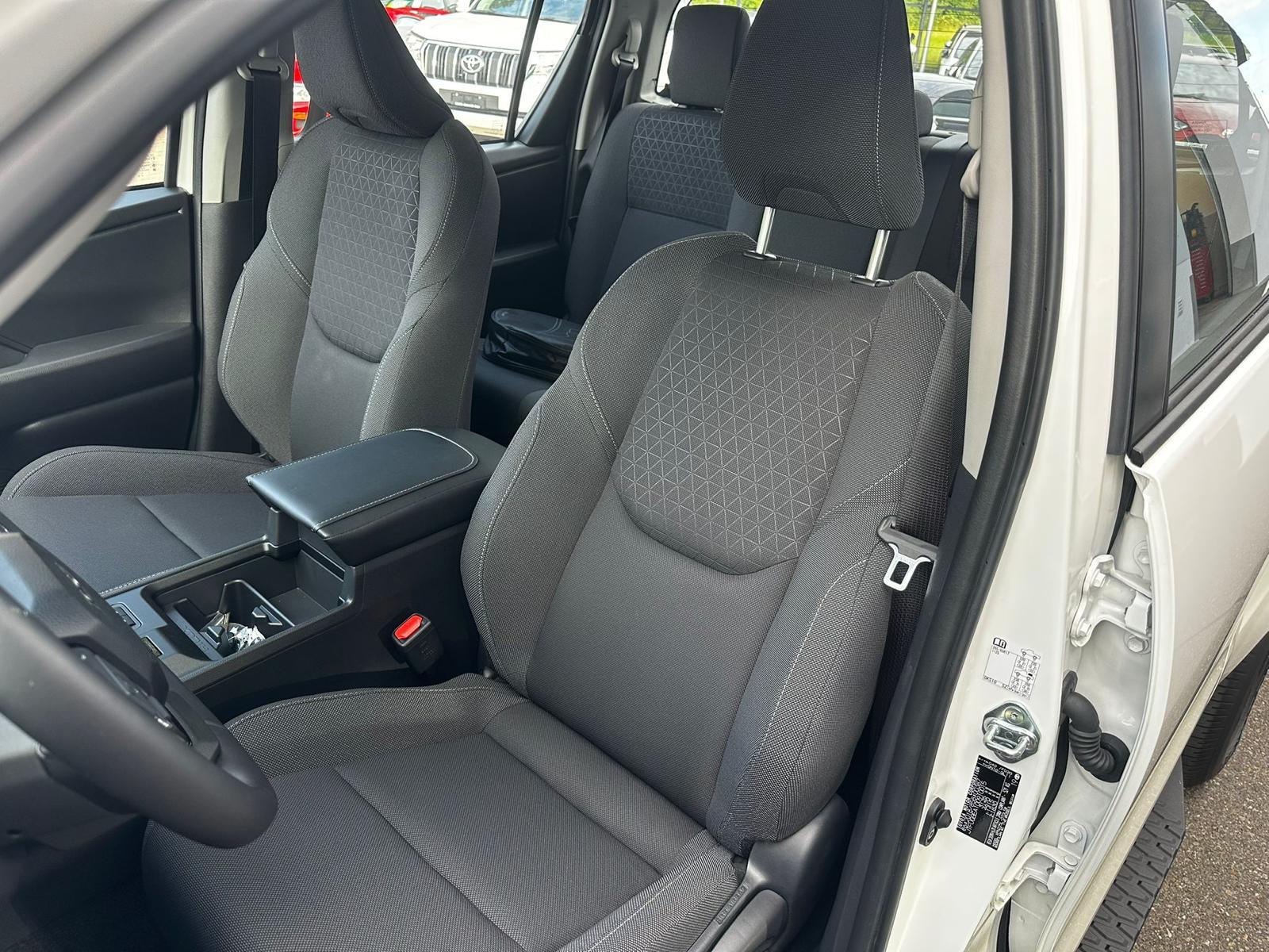 TOYOTA Hilux Double Cab.-Pick-up 59KWh Comfort-image-7