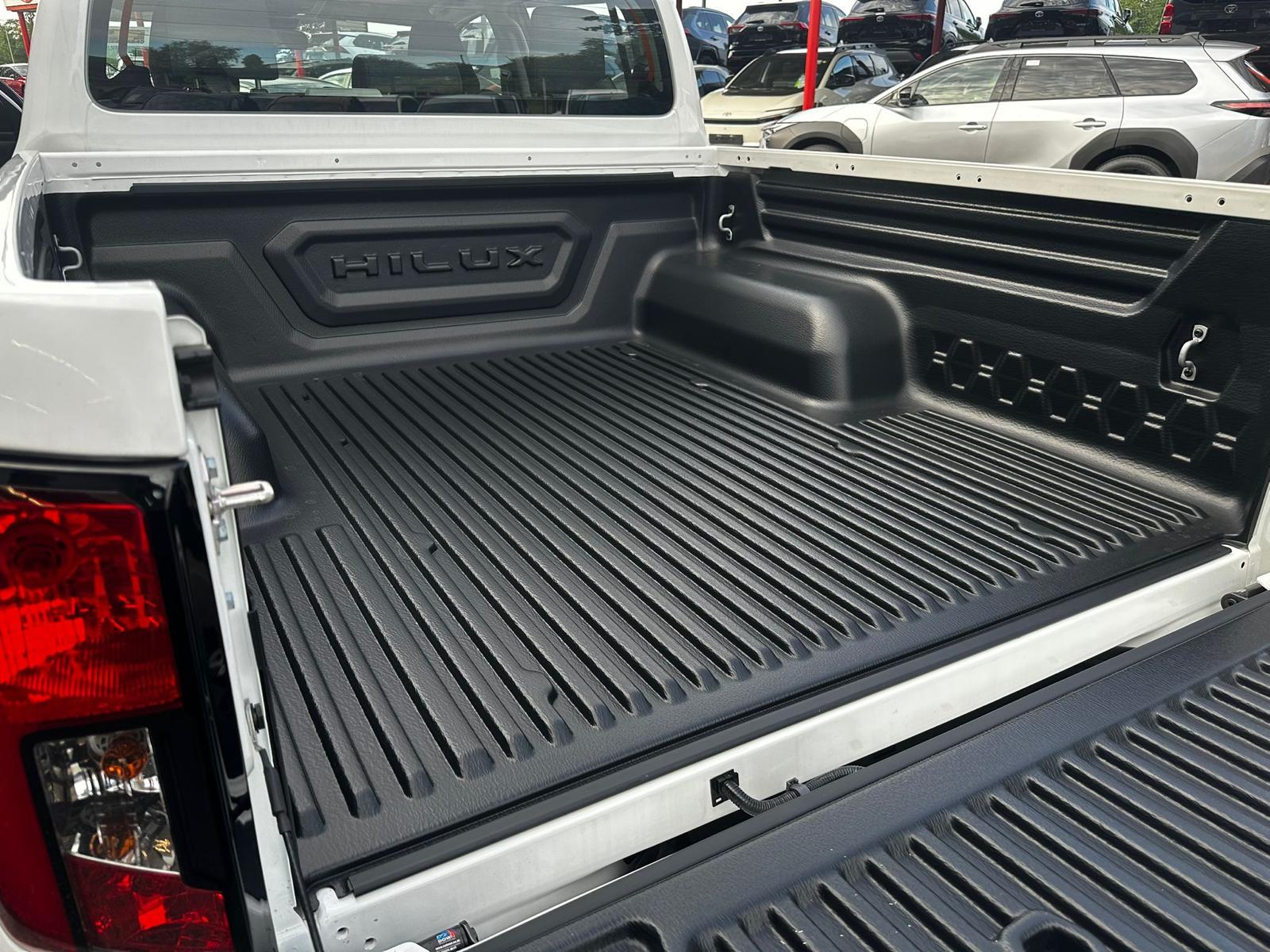 TOYOTA Hilux Double Cab.-Pick-up 59KWh Comfort-image-6