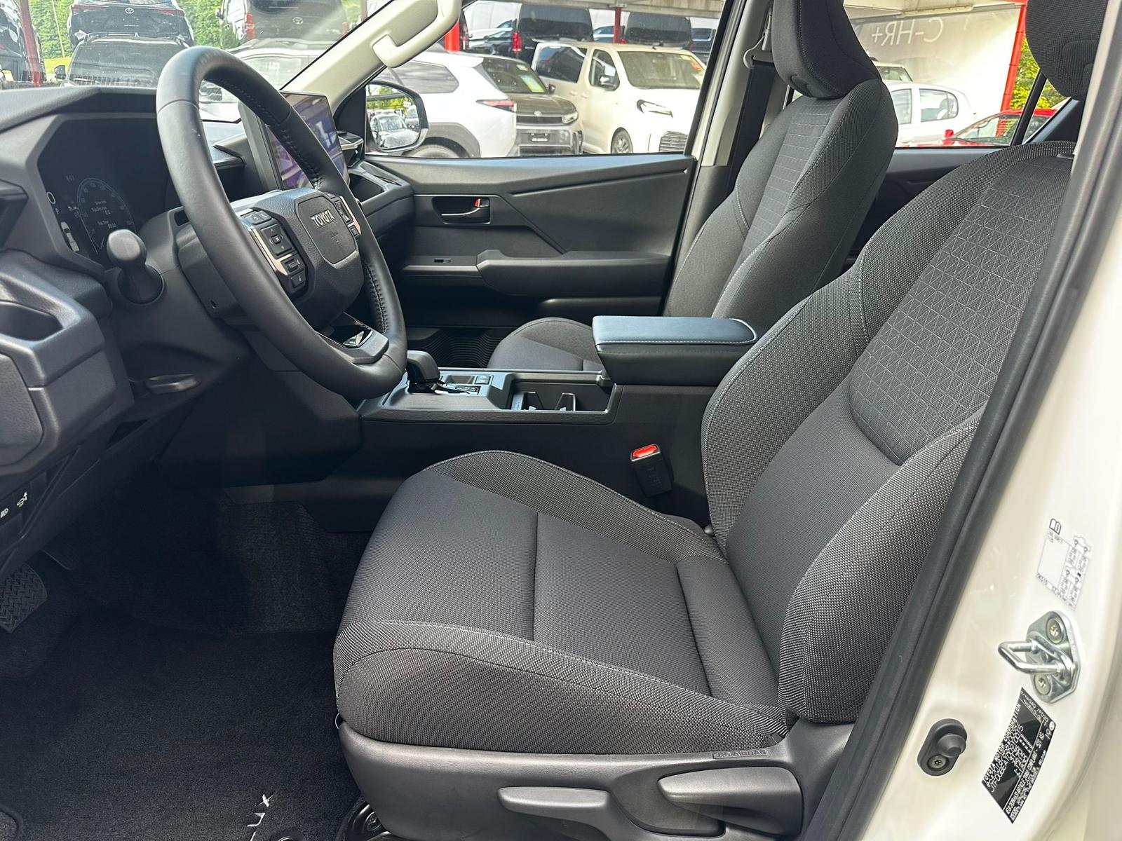TOYOTA Hilux Double Cab.-Pick-up 59KWh Comfort-image-8