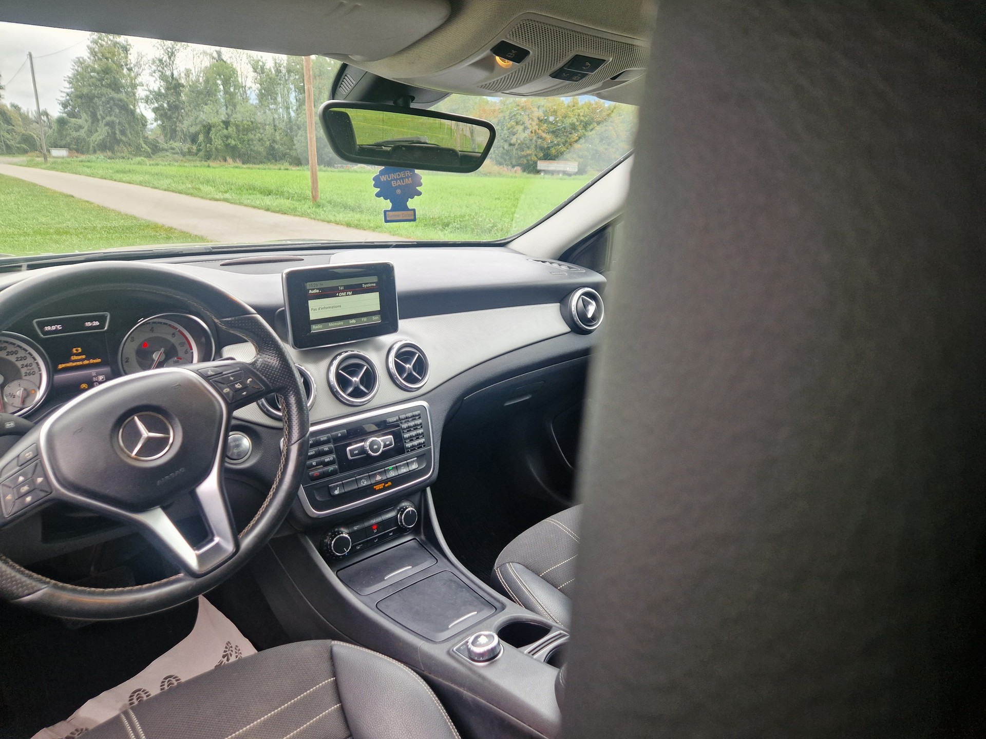MERCEDES-BENZ GLA 200 CDI 7G-DCT-image-8
