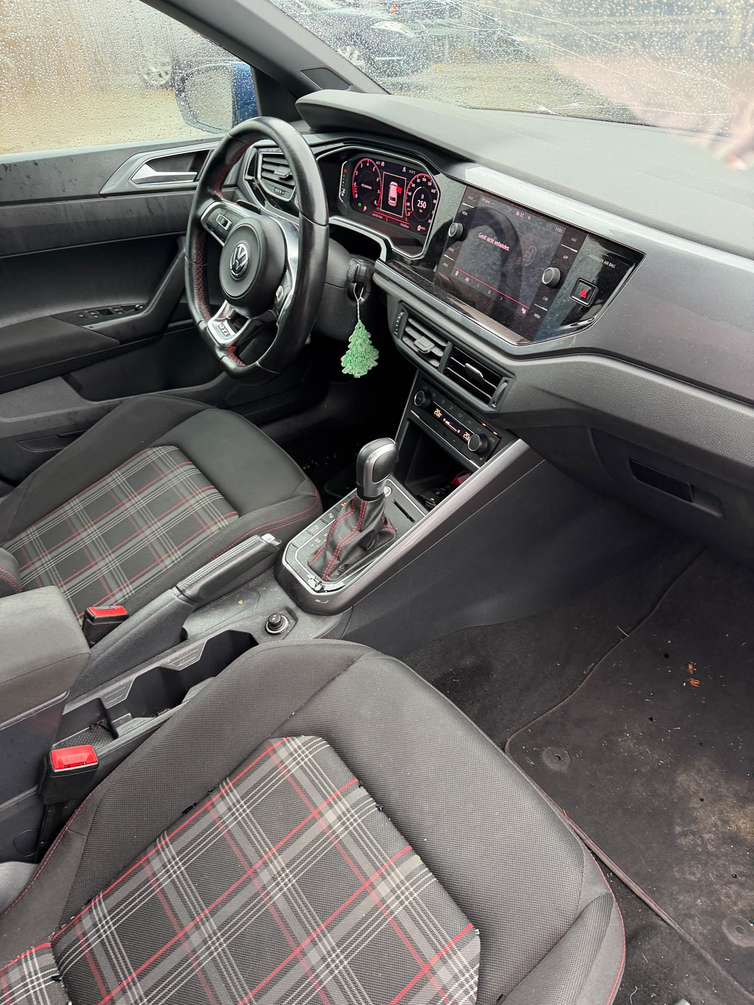 VW Polo 2.0 TSI GTI DSG-image-10