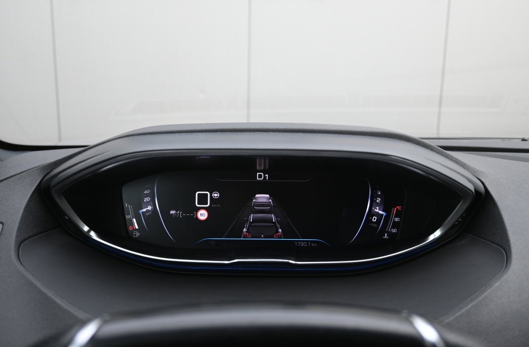 PEUGEOT 3008 1.5 BlueHDi GT Pack EAT8-image-9